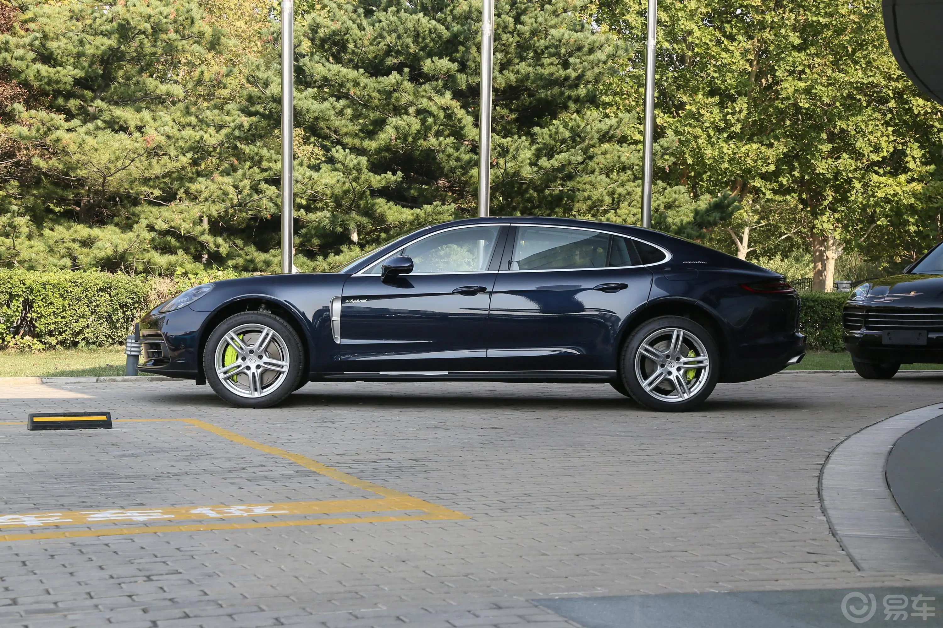 Panamera E-HybridPanamera 4 E-Hybrid 行政加长版 2.9T外观