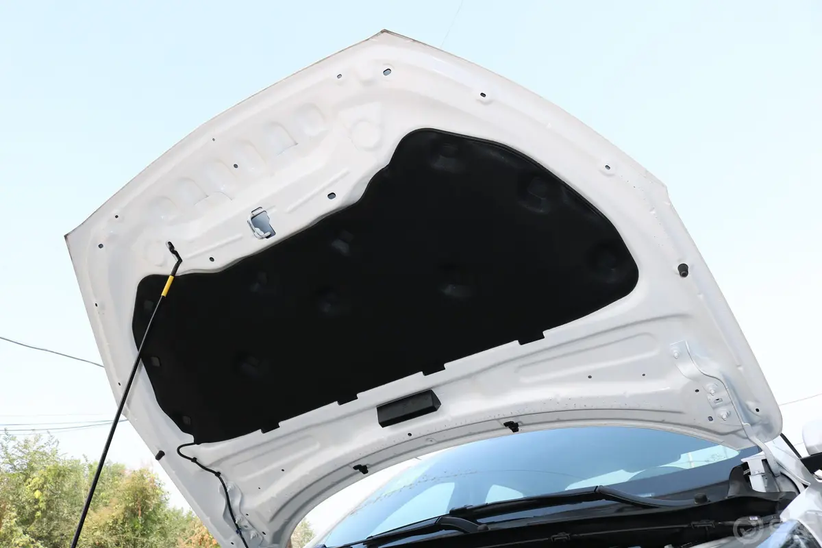 福睿斯改款 1.5L 手动 质享型(胎压监测) 国VI发动机舱盖内侧