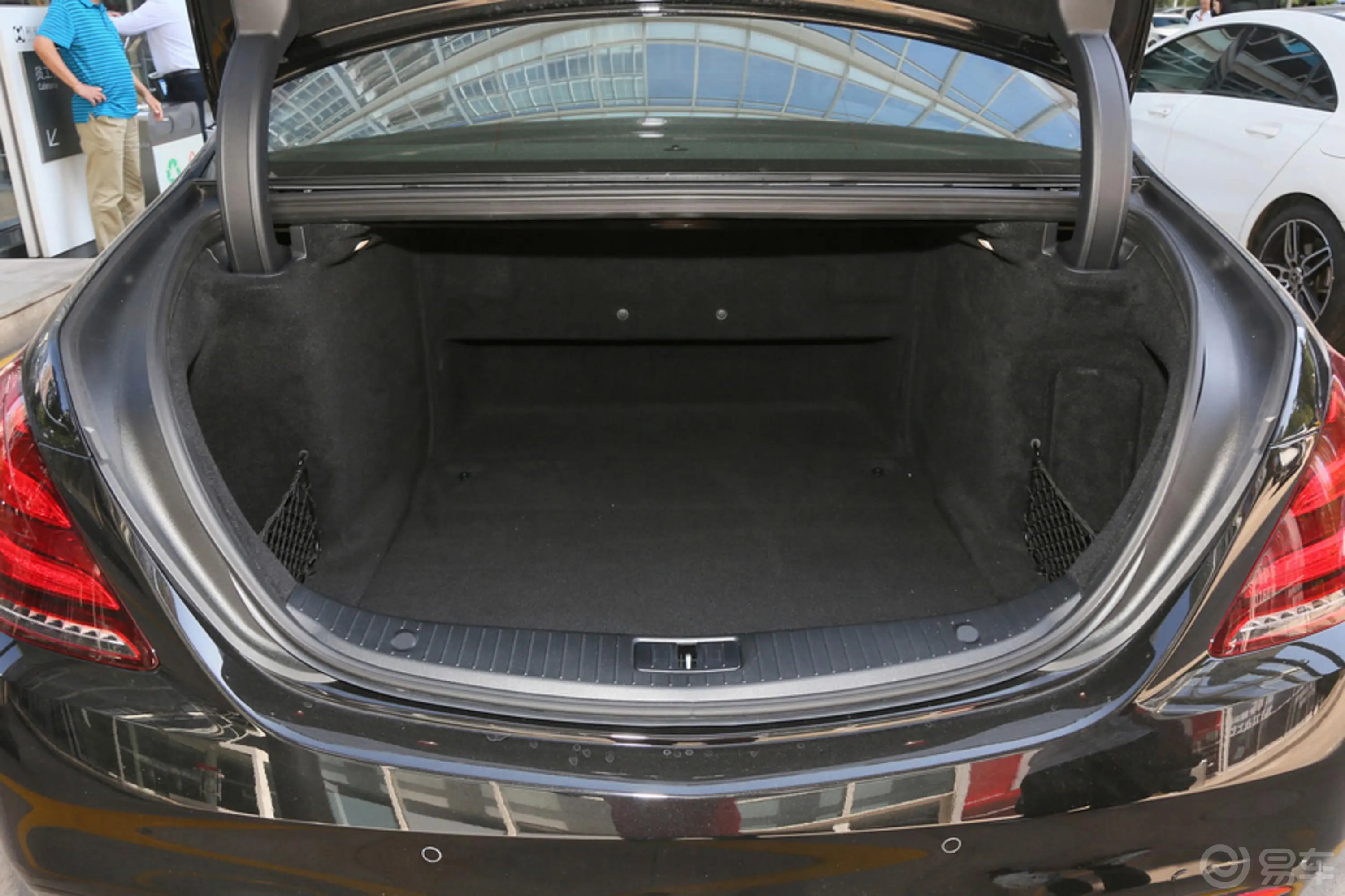 奔驰S级S 350 L 尊贵型 臻藏版后备厢空间特写