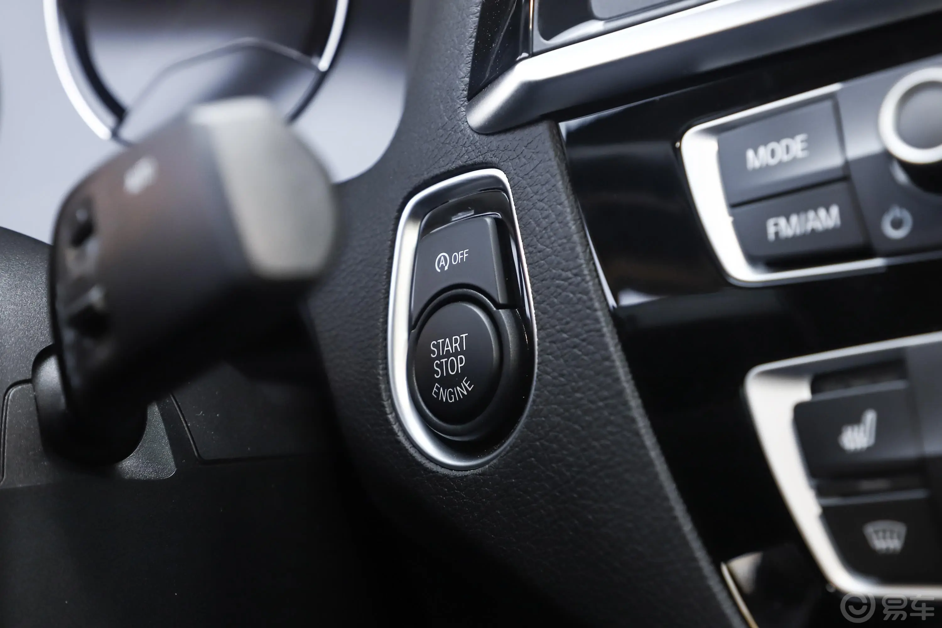 宝马2系双门轿跑车 225i 运动设计套装钥匙孔或一键启动按键