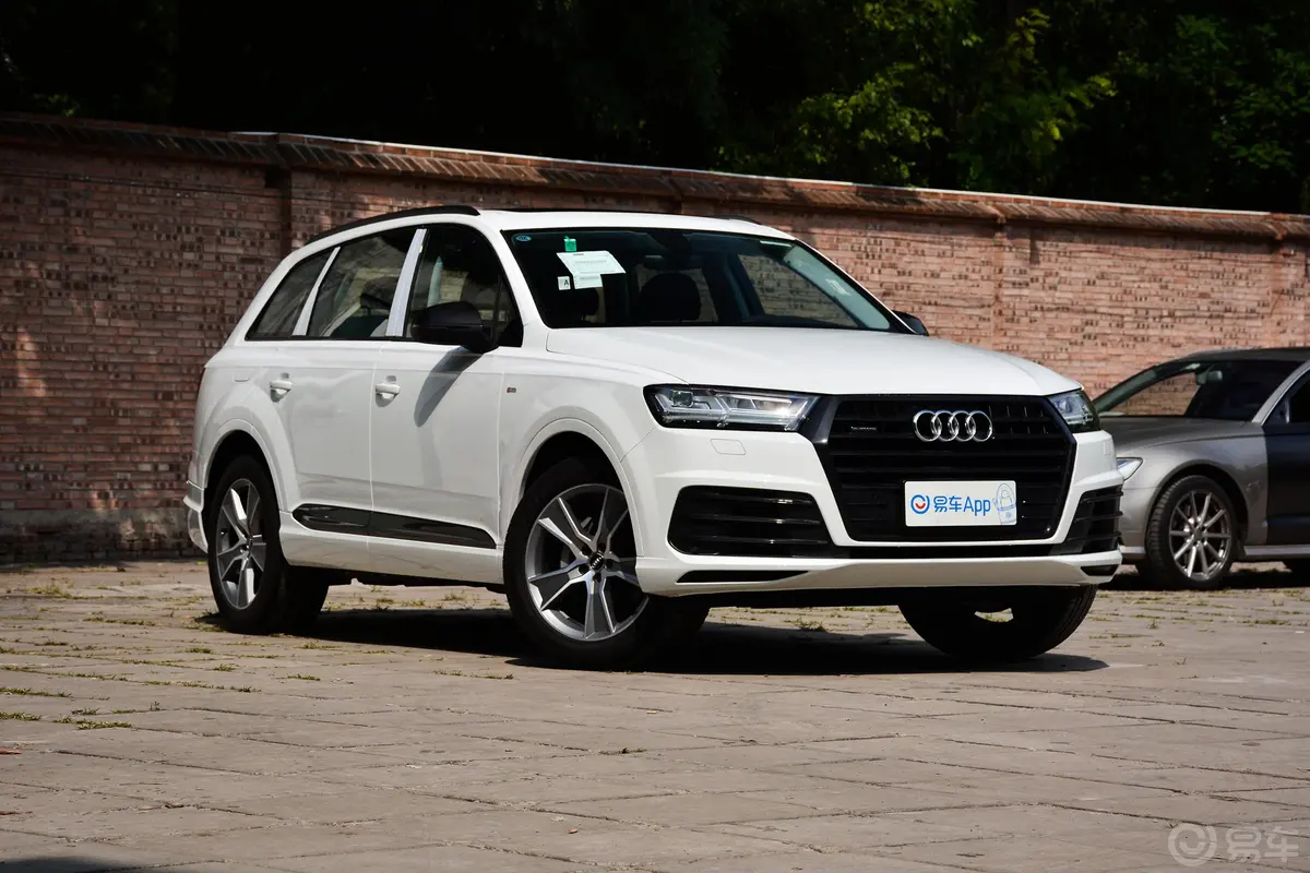 奥迪Q745 TFSI S line运动版外观