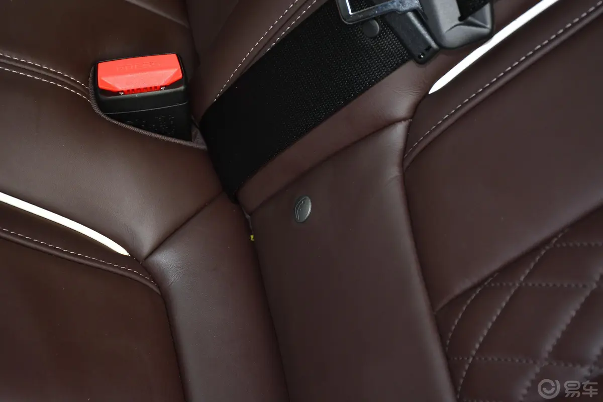 宝马5系530Li xDrive 豪华套装儿童座椅接口
