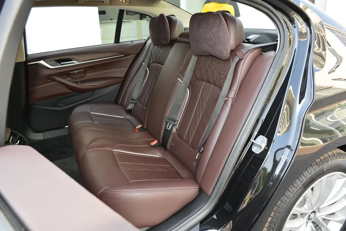 宝马5系530Li xDrive 豪华套装后排座椅