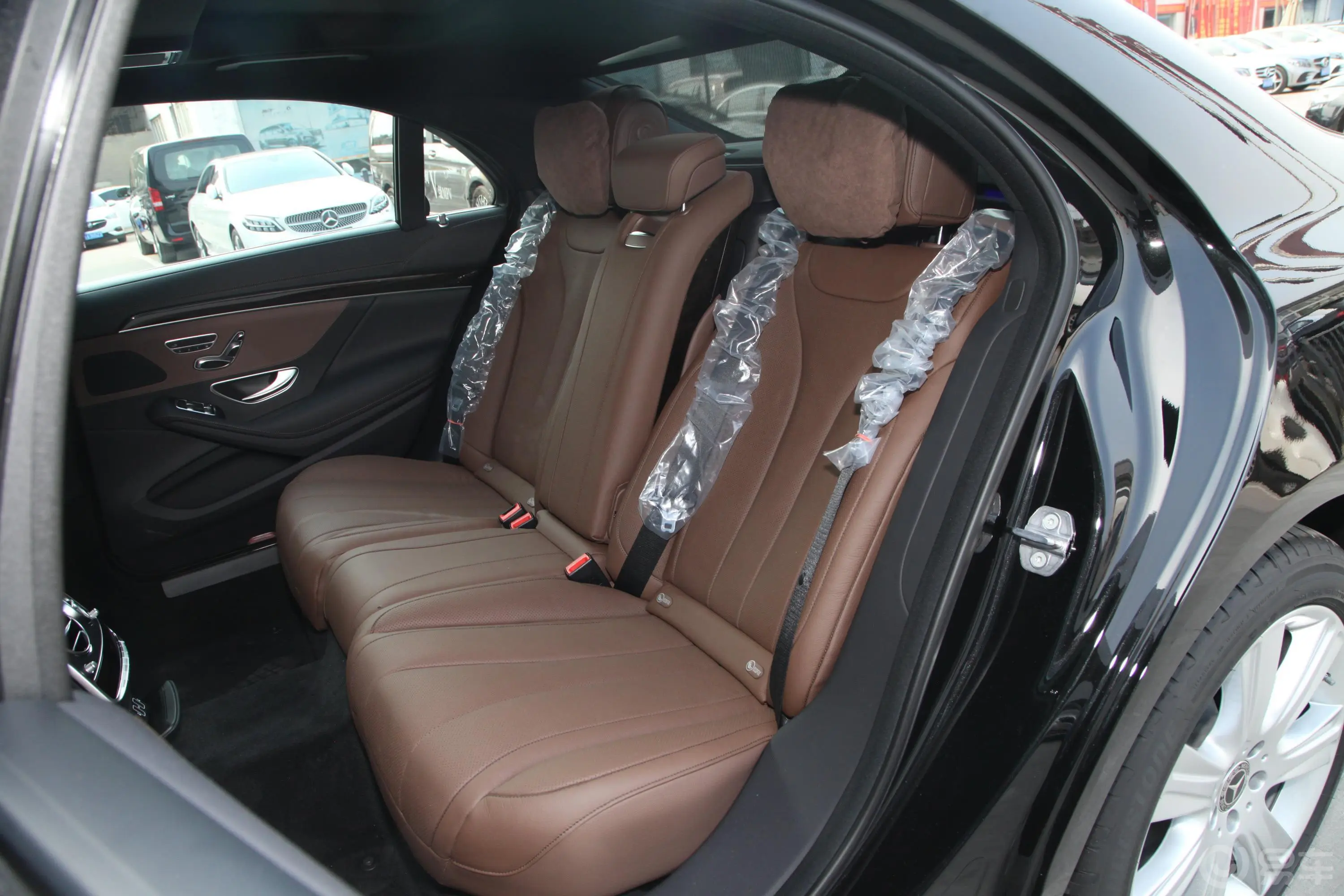 奔驰S级S 350 L 尊贵型 臻藏版后排座椅
