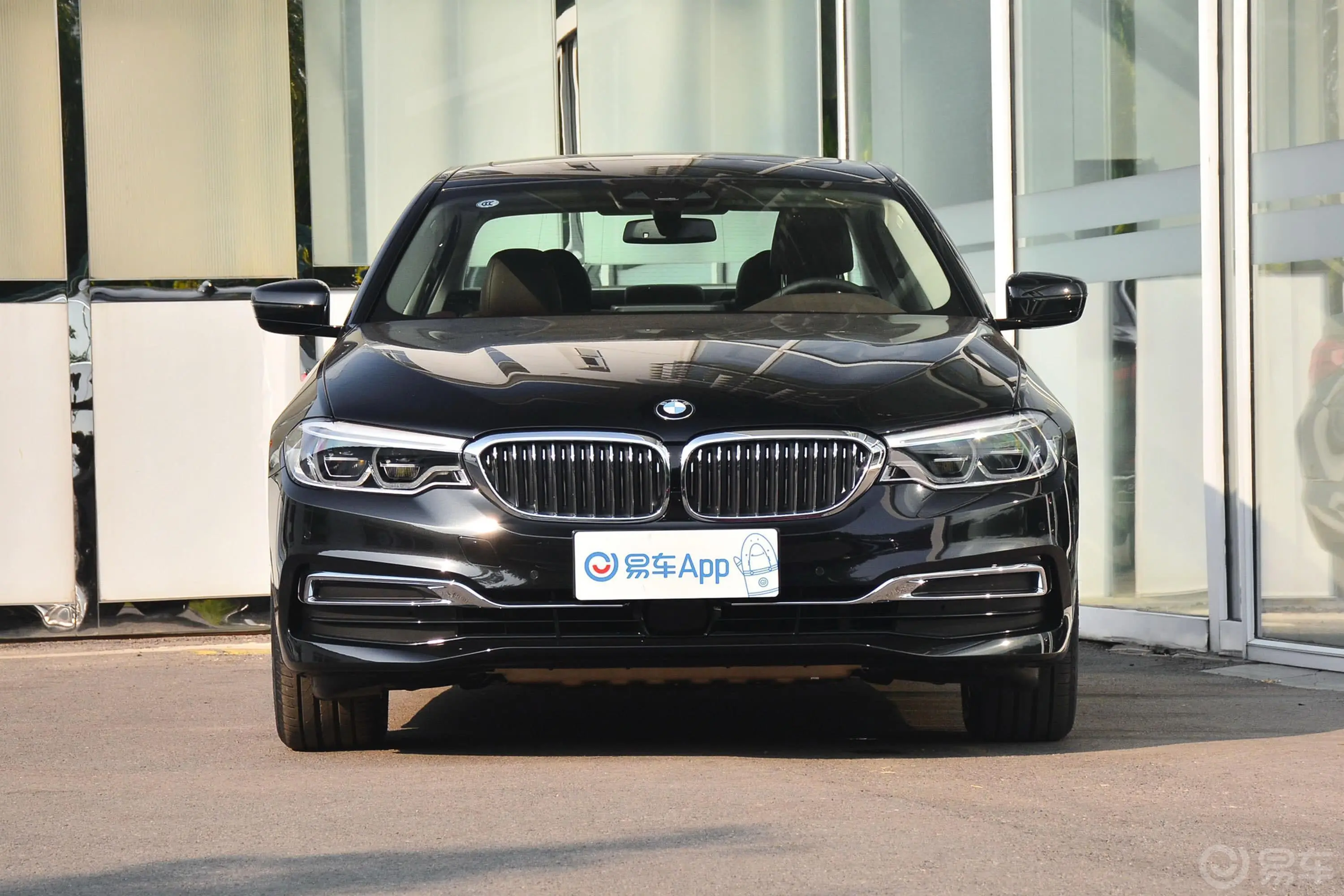 宝马5系530Li xDrive 豪华套装正前水平