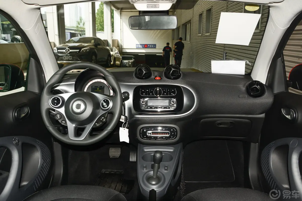 smart fortwo0.9T 66千瓦硬顶动擎版 国VI内饰