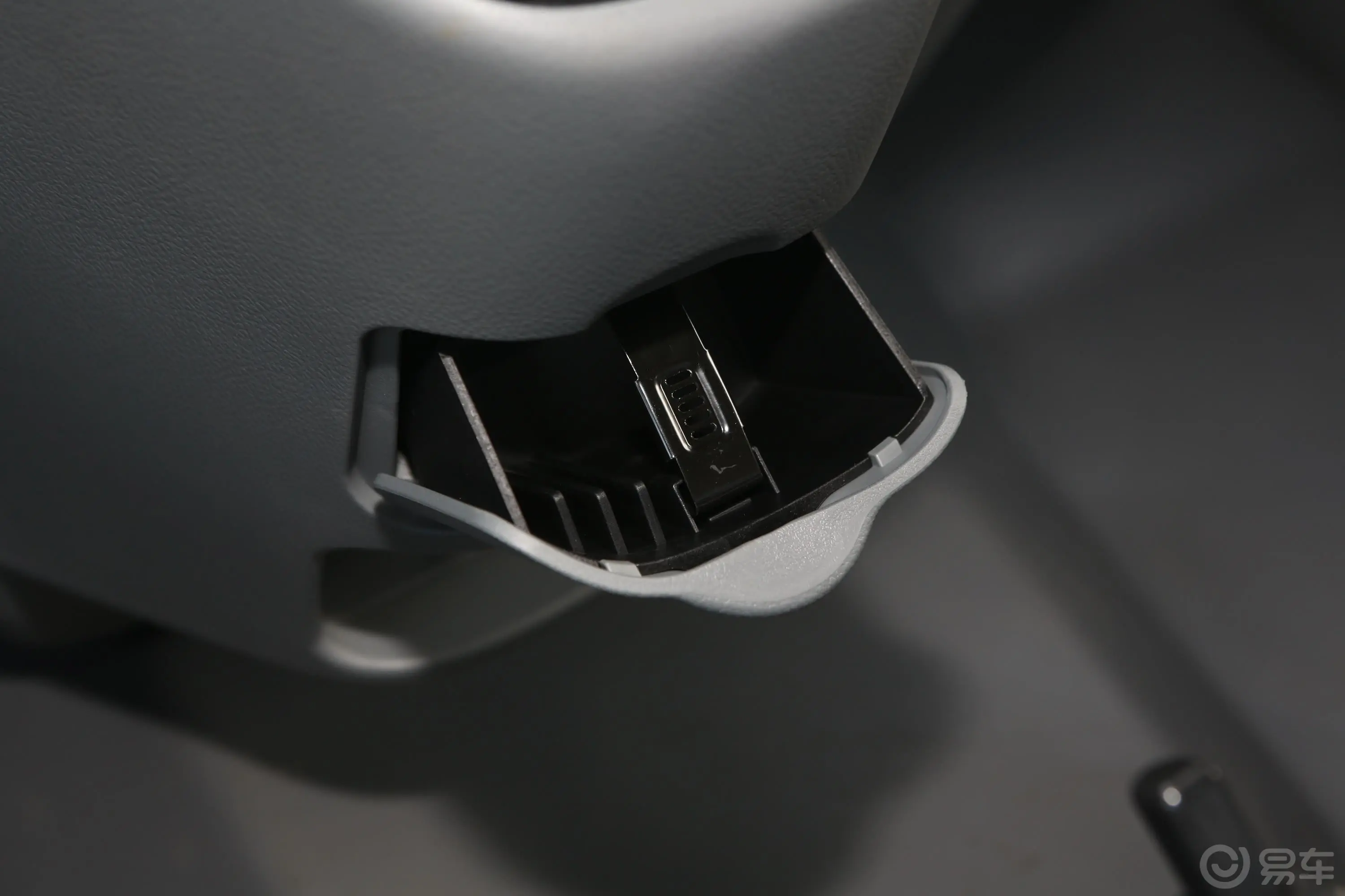 图雅诺S 2.8T 手动 两驱 商运版 长轴内饰