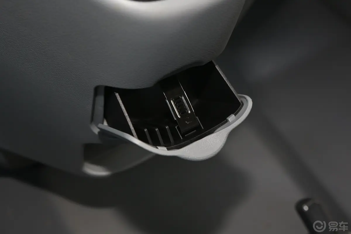 图雅诺S 2.8T 手动 两驱 商运版 长轴内饰