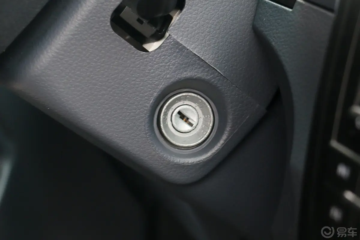 金杯小海狮X301.5L 手动 厢货舒适版 国V钥匙孔或一键启动按键