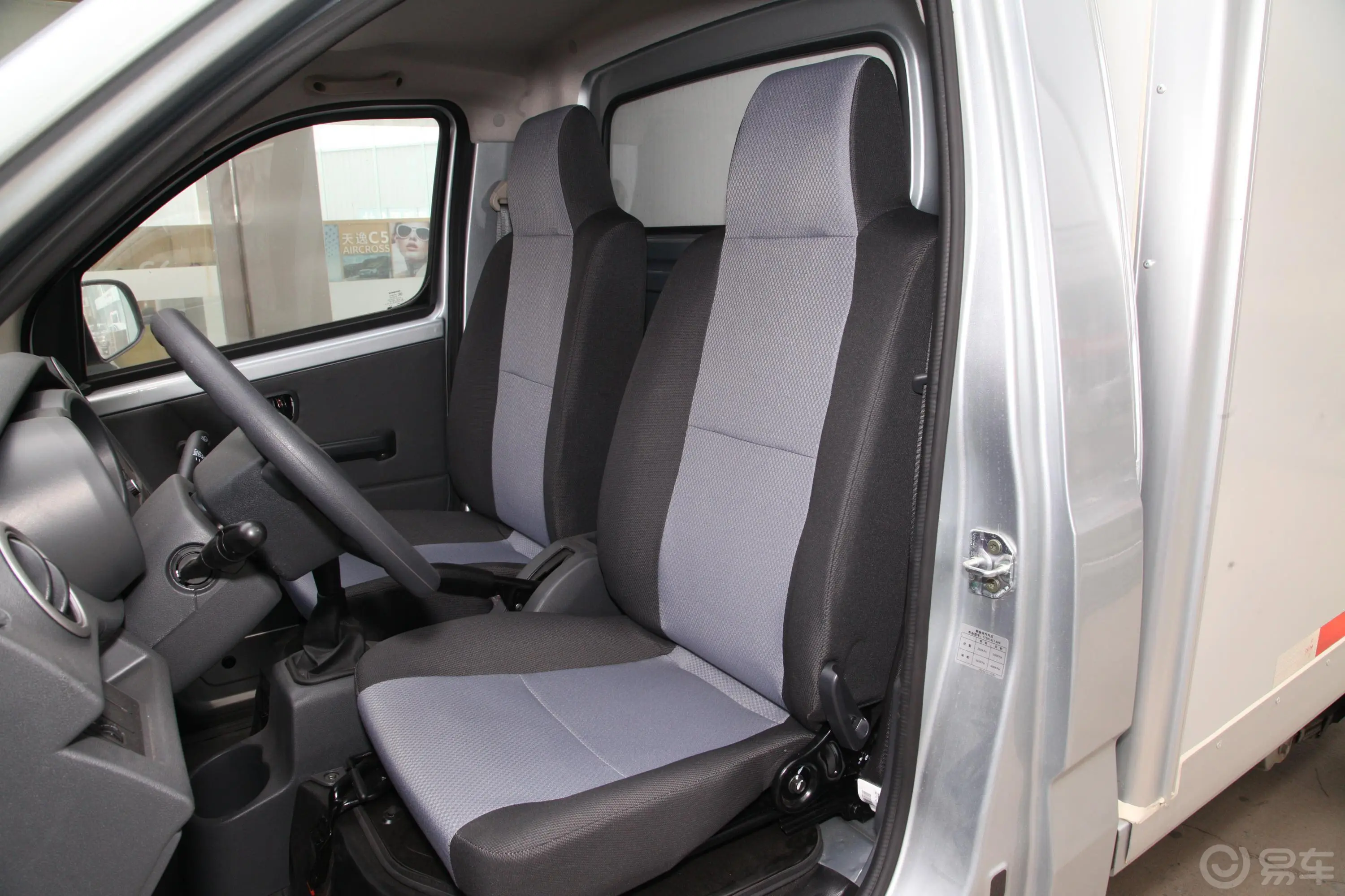 长安星卡1.5L 单排 货柜车标准版驾驶员座椅