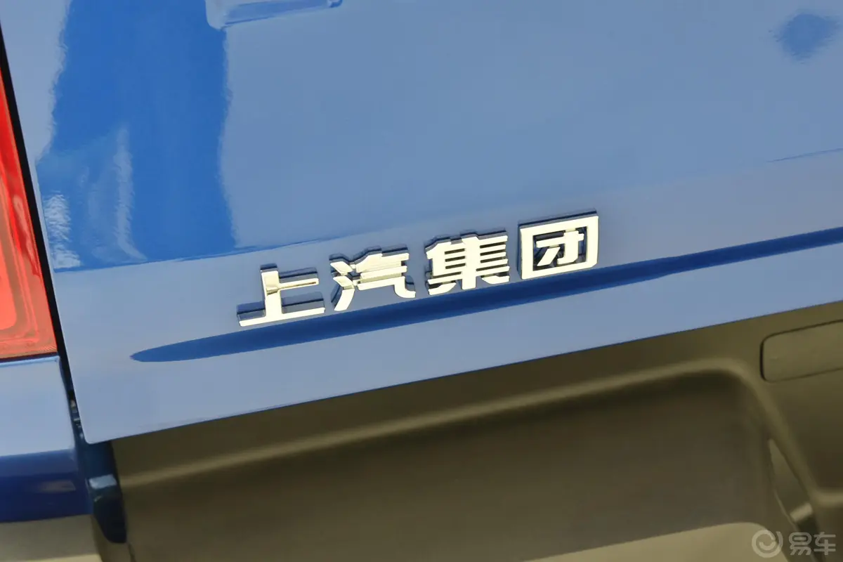 大通T60标厢 2.0T 手自一体 四驱 高底盘精英版 汽油外观