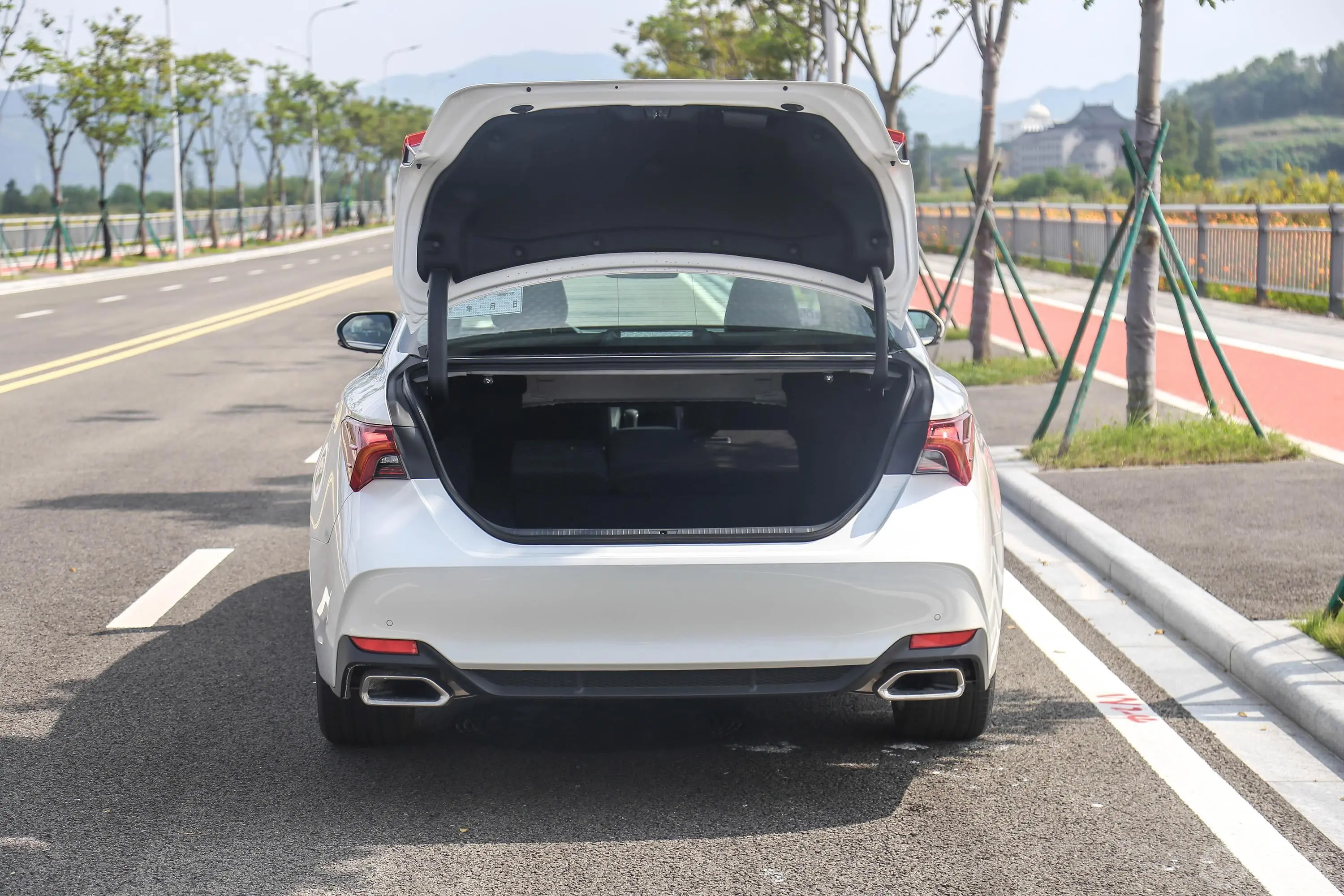 亚洲龙2.0L CVT XLE尊享版 国VI空间