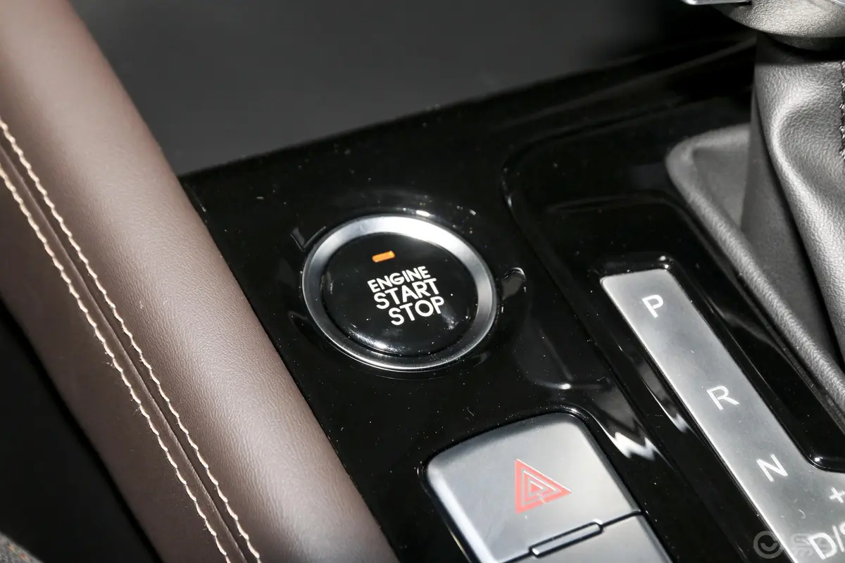 嘉悦A51.5T CVT 超越+型钥匙孔或一键启动按键