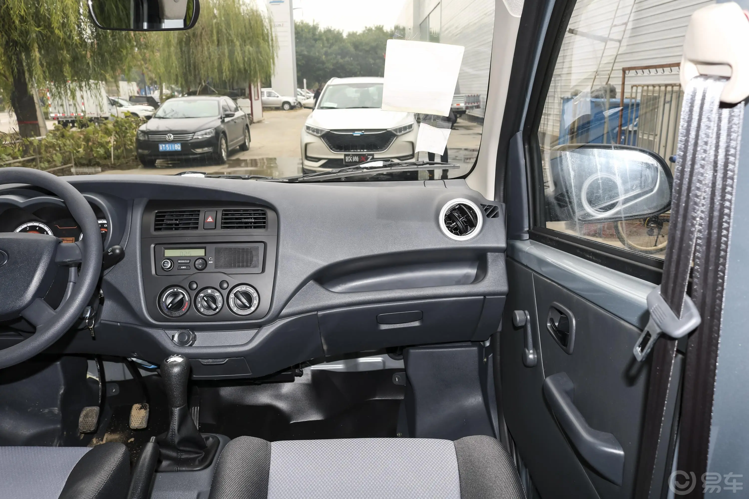 长安星卡1.5L 双排 货车基本版副驾驶位区域