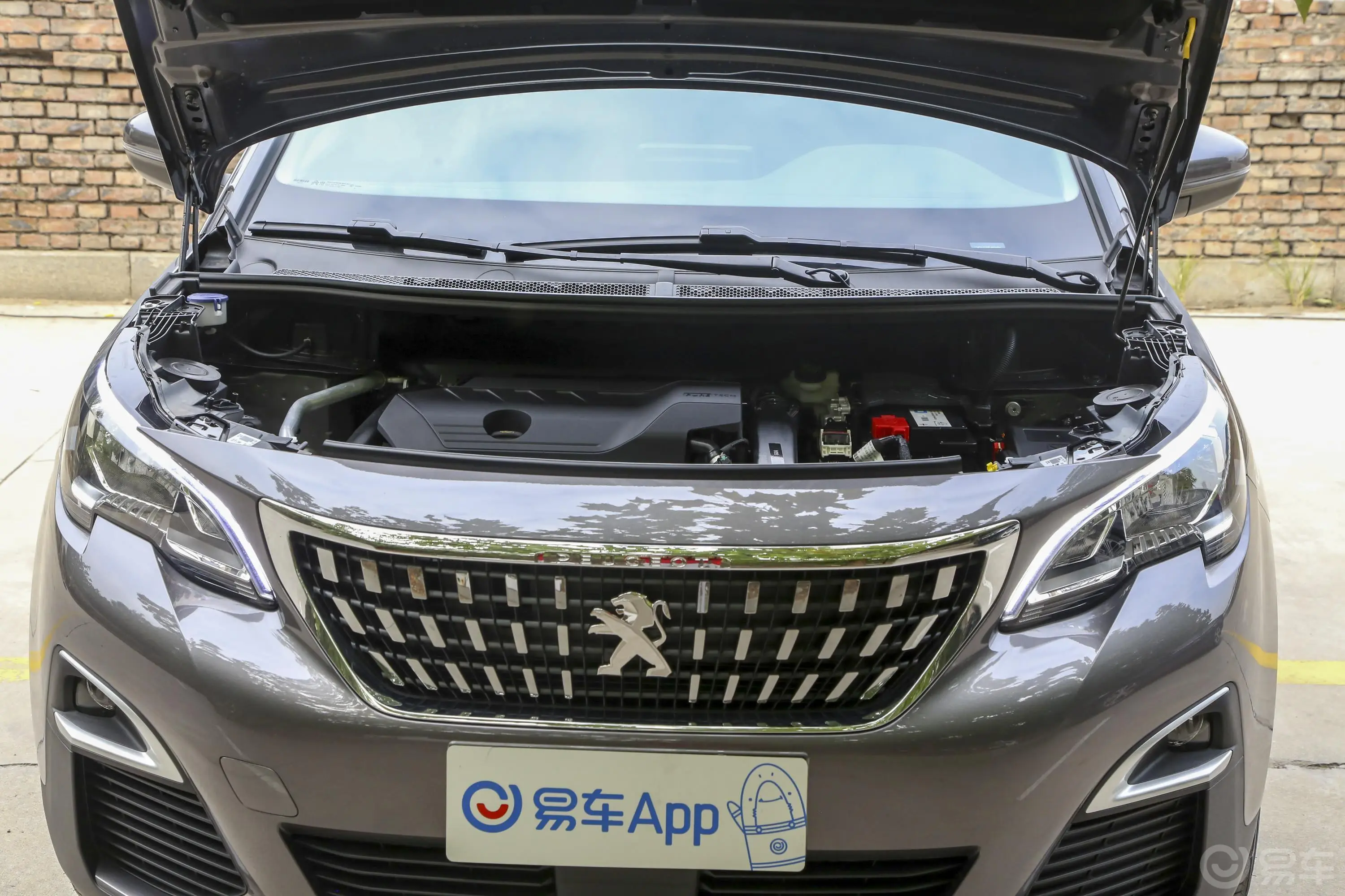 标致4008改款 360THP 领先版前舱整体