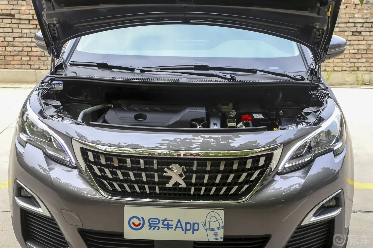 标致4008改款 360THP 领先版前舱整体