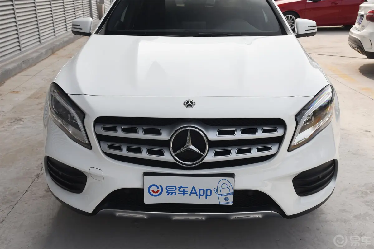 奔驰GLAGLA 260 4MATIC 运动版外观