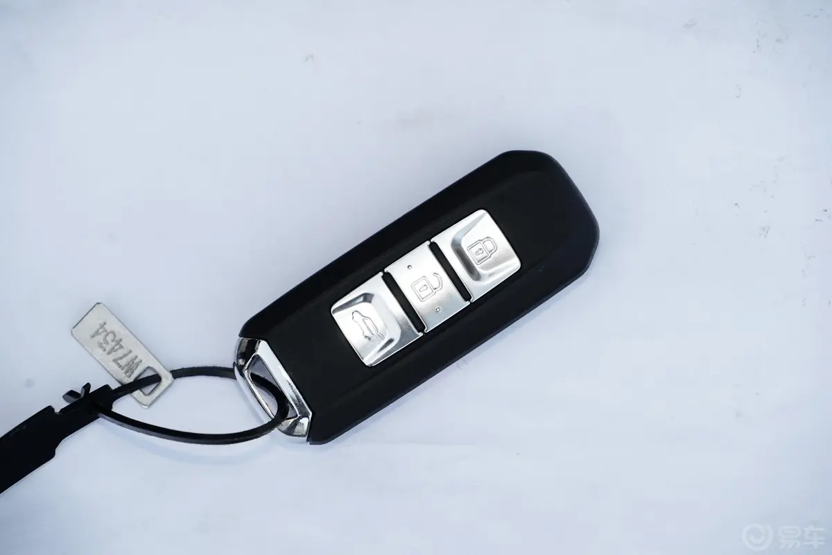 宝骏5301.5T CVT 豪华互联型 7座钥匙正面
