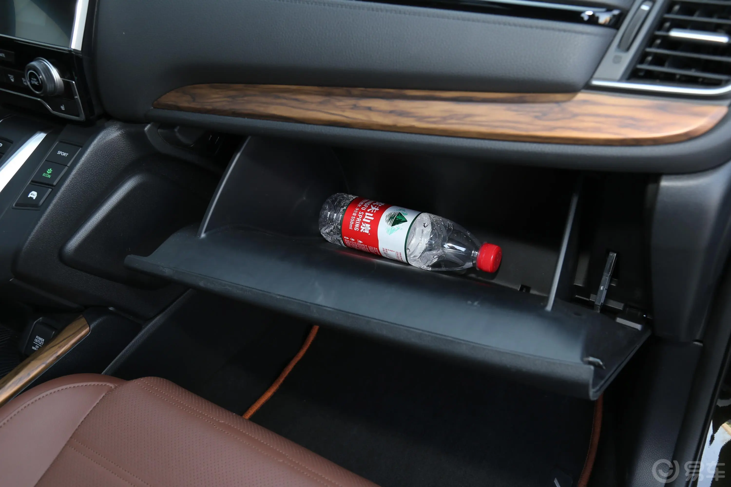 本田CR-V混动 2.0L 两驱 净致版 国VI手套箱空间水瓶横置