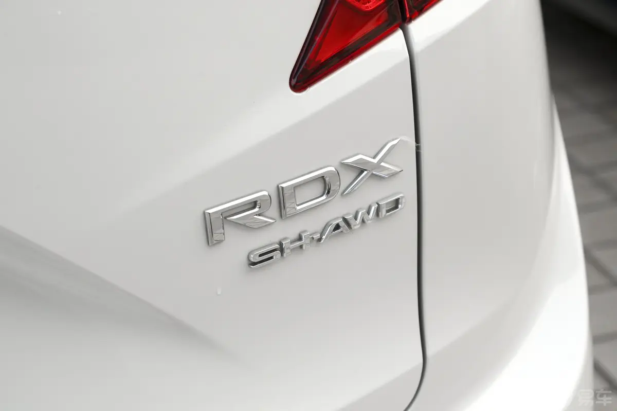 讴歌RDX2.0T 手自一体 四驱 钻享版 国VI外观