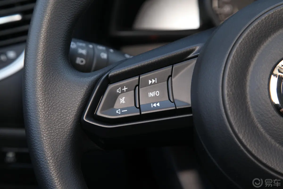 马自达3 昂克赛拉云控版 两厢 1.5L 手自一体 舒适型 国VI左侧方向盘功能按键