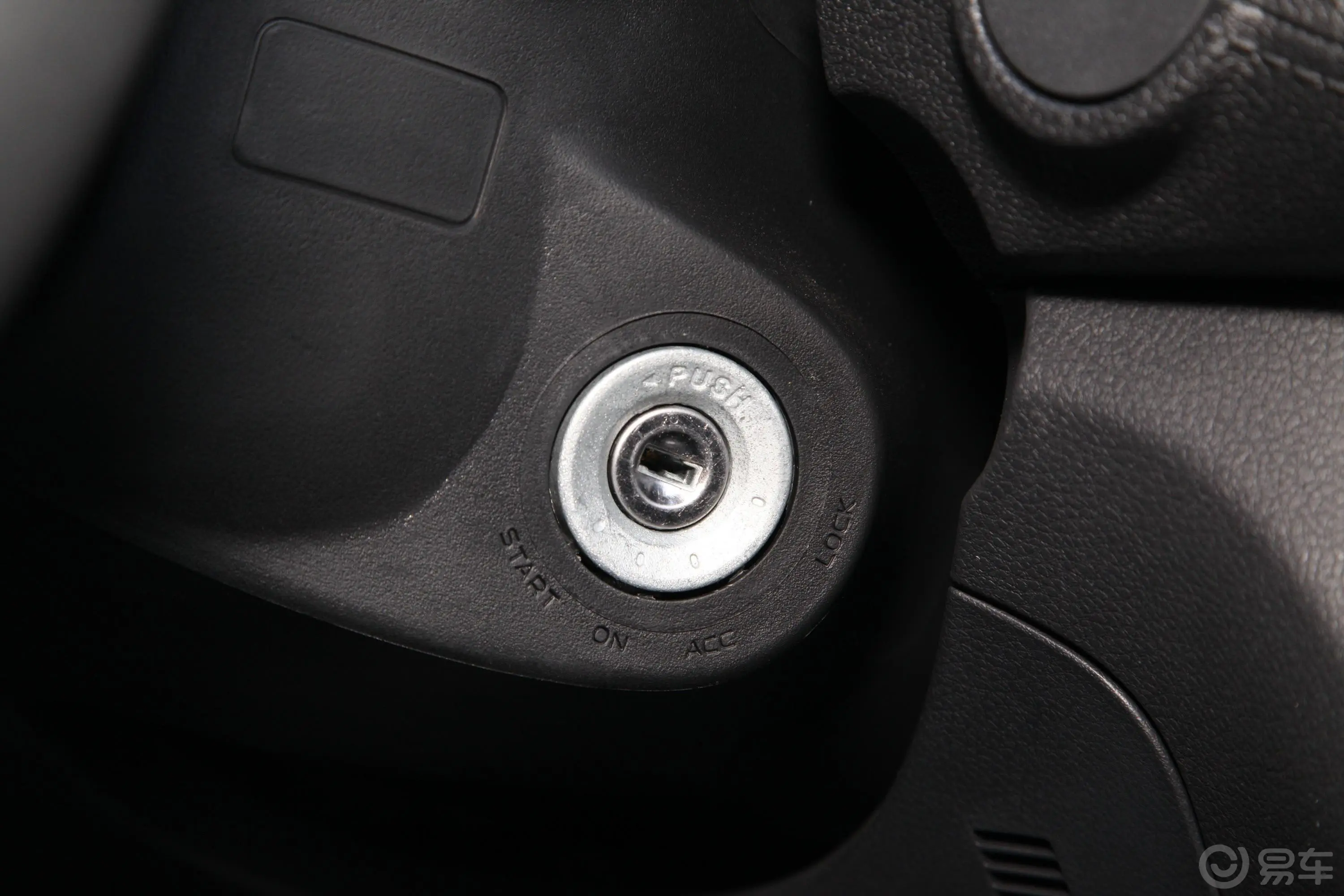 瑞迈S标轴版 2.5T 手动 两驱 领航版 柴油 国VI钥匙孔或一键启动按键