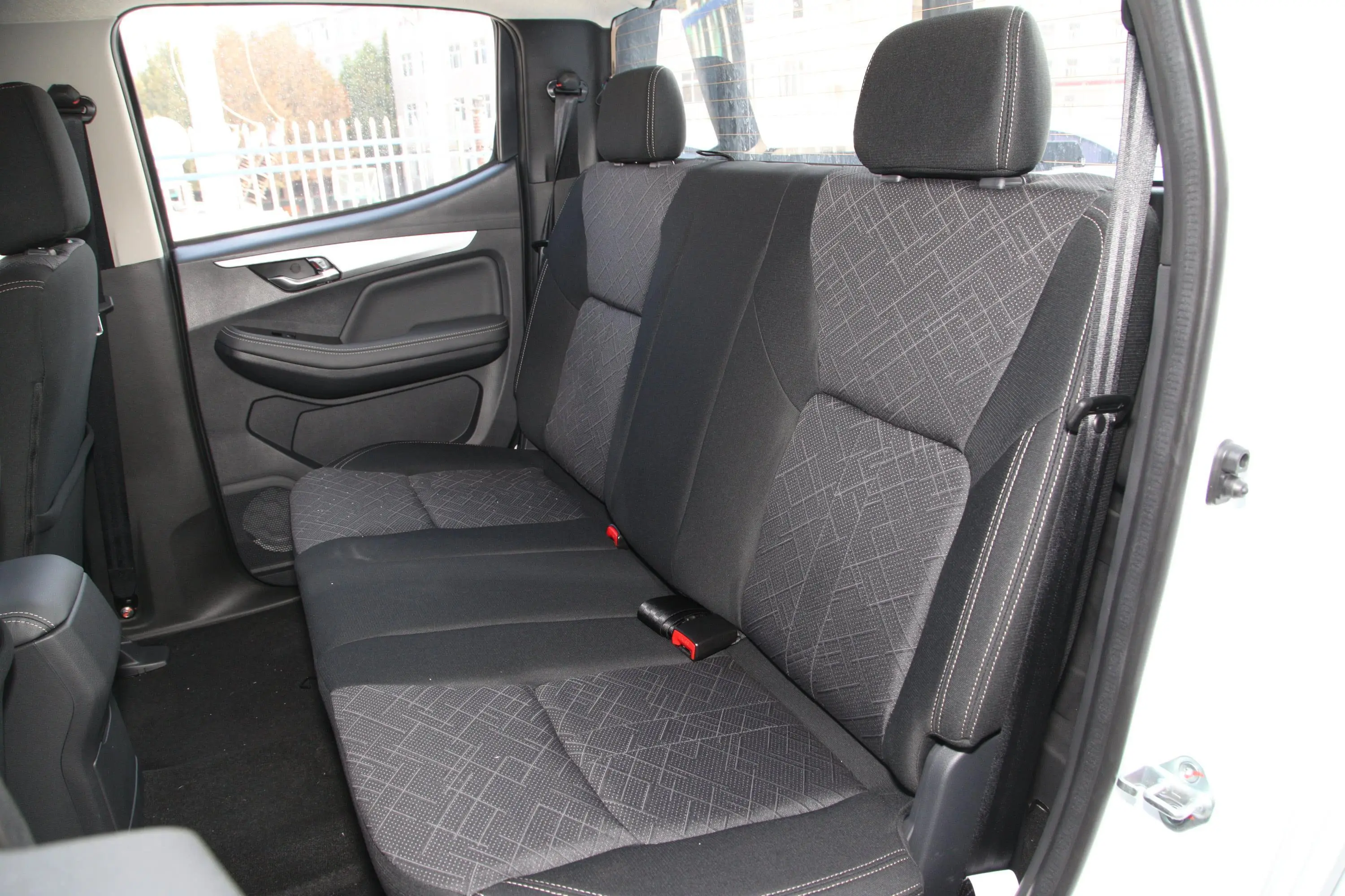瑞迈S标轴版 2.5T 手动 两驱 领航版 柴油 国VI后排座椅