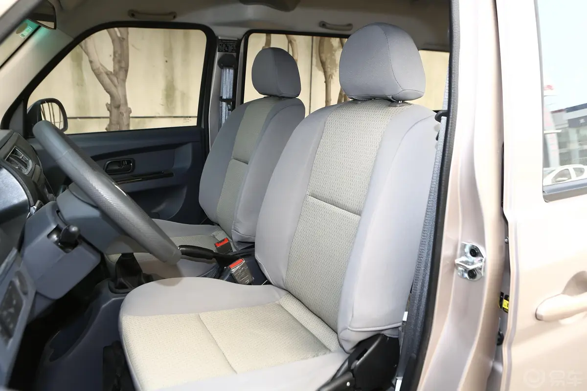 金杯小海狮X301.5L 客车舒适型 7座 国VI驾驶员座椅