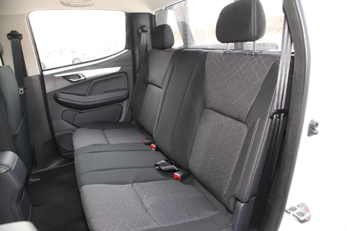 瑞迈S标轴版 2.4T 手动 四驱 领航版 汽油 国VI后排座椅