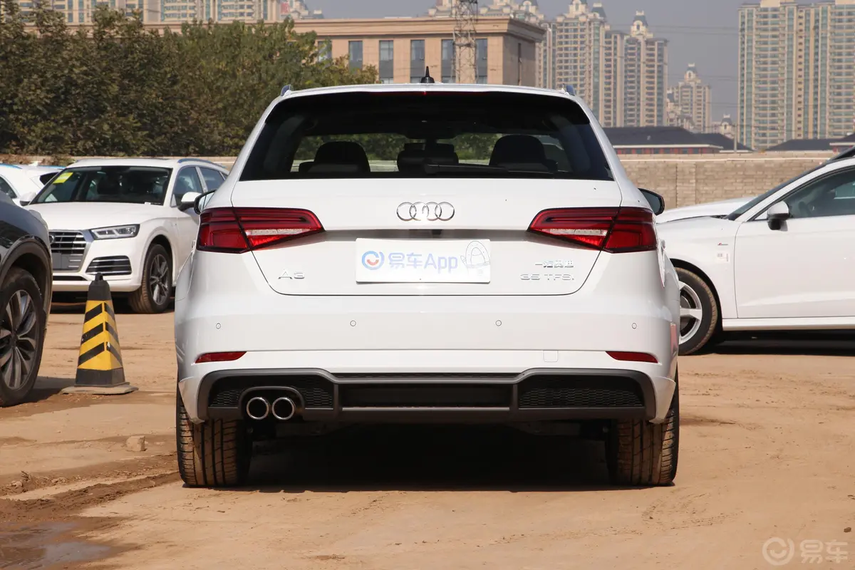 奥迪A3Sportback 35 TFSI 运动型正后水平