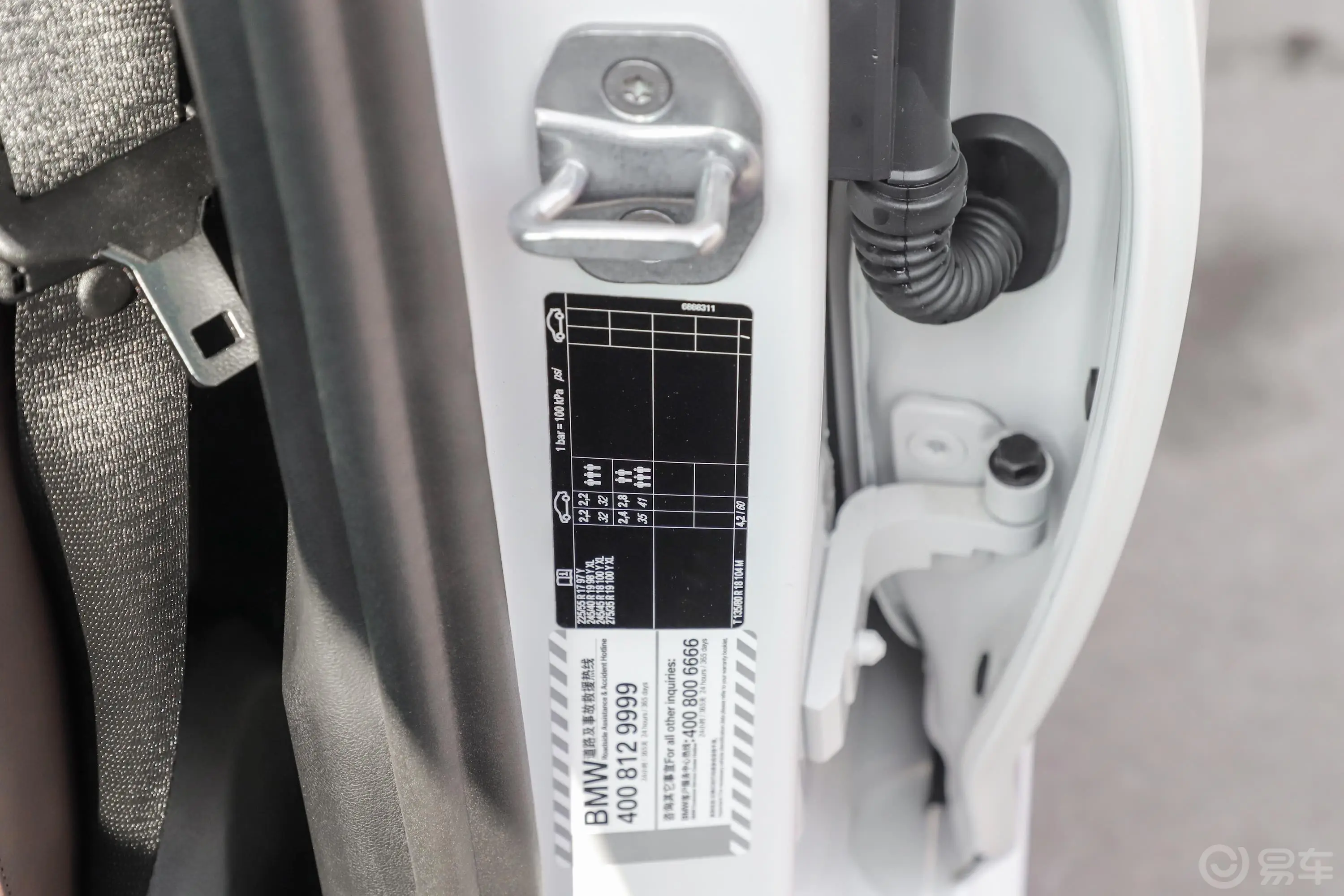 宝马5系530Li 行政型 M运动套装胎压信息铭牌