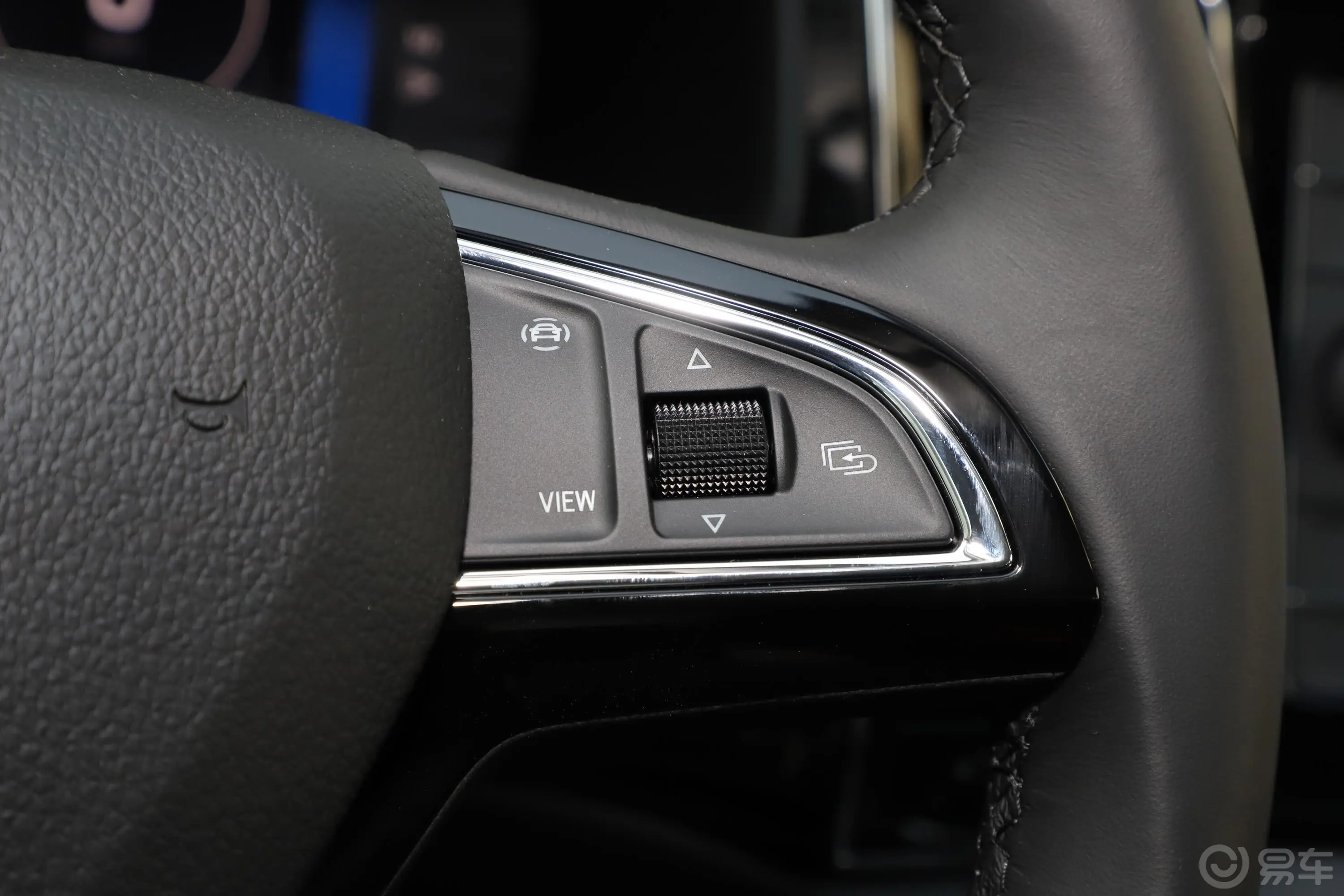 柯迪亚克改款 TSI330 两驱 豪华优享版 5座 国V右侧方向盘功能按键