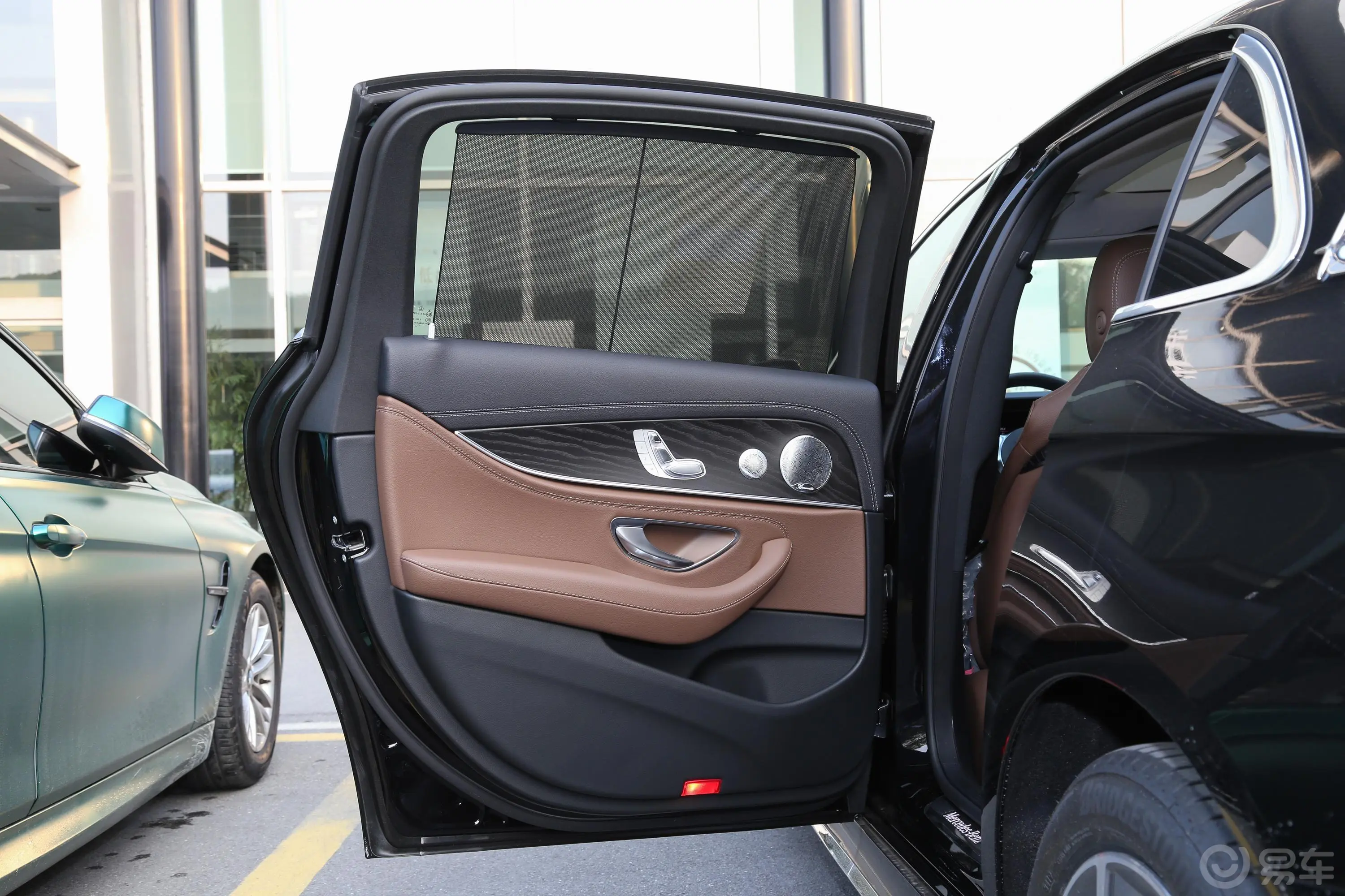 奔驰E级E 300 L 豪华型 运动轿车空间