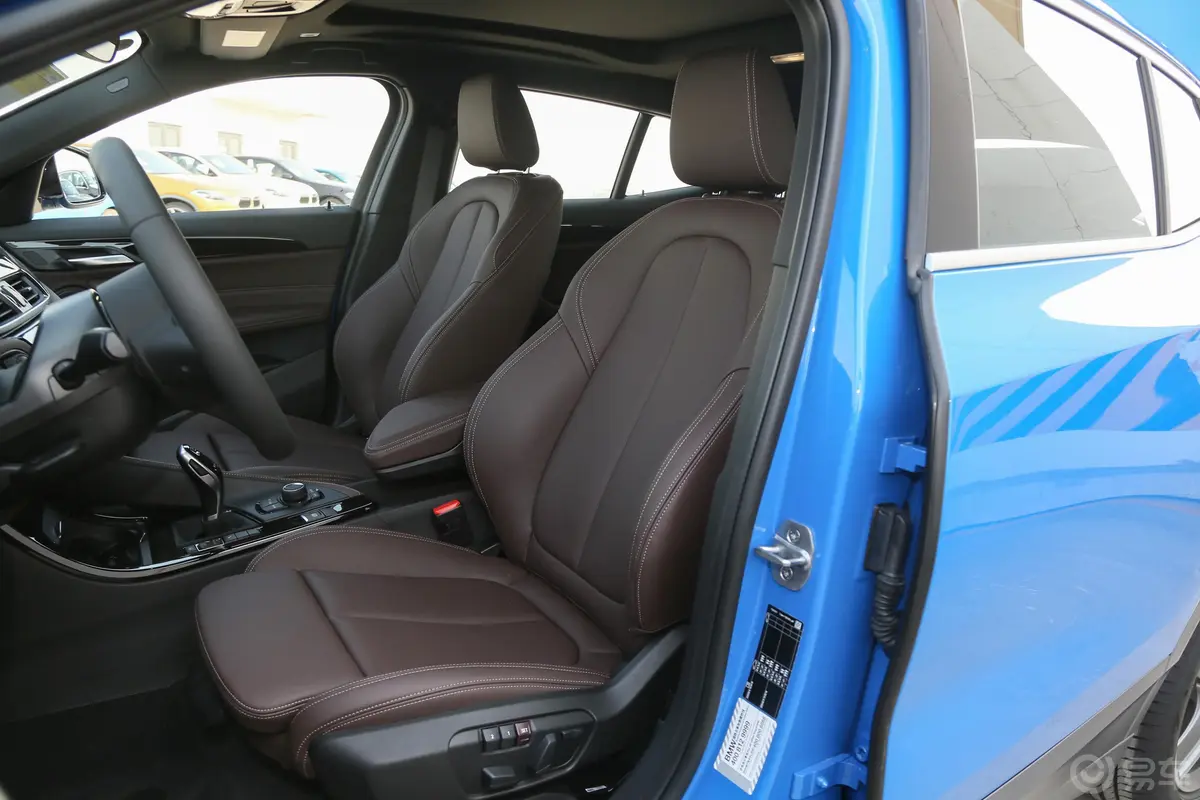 宝马X2sDrive25i 领先型M越野套装驾驶员座椅