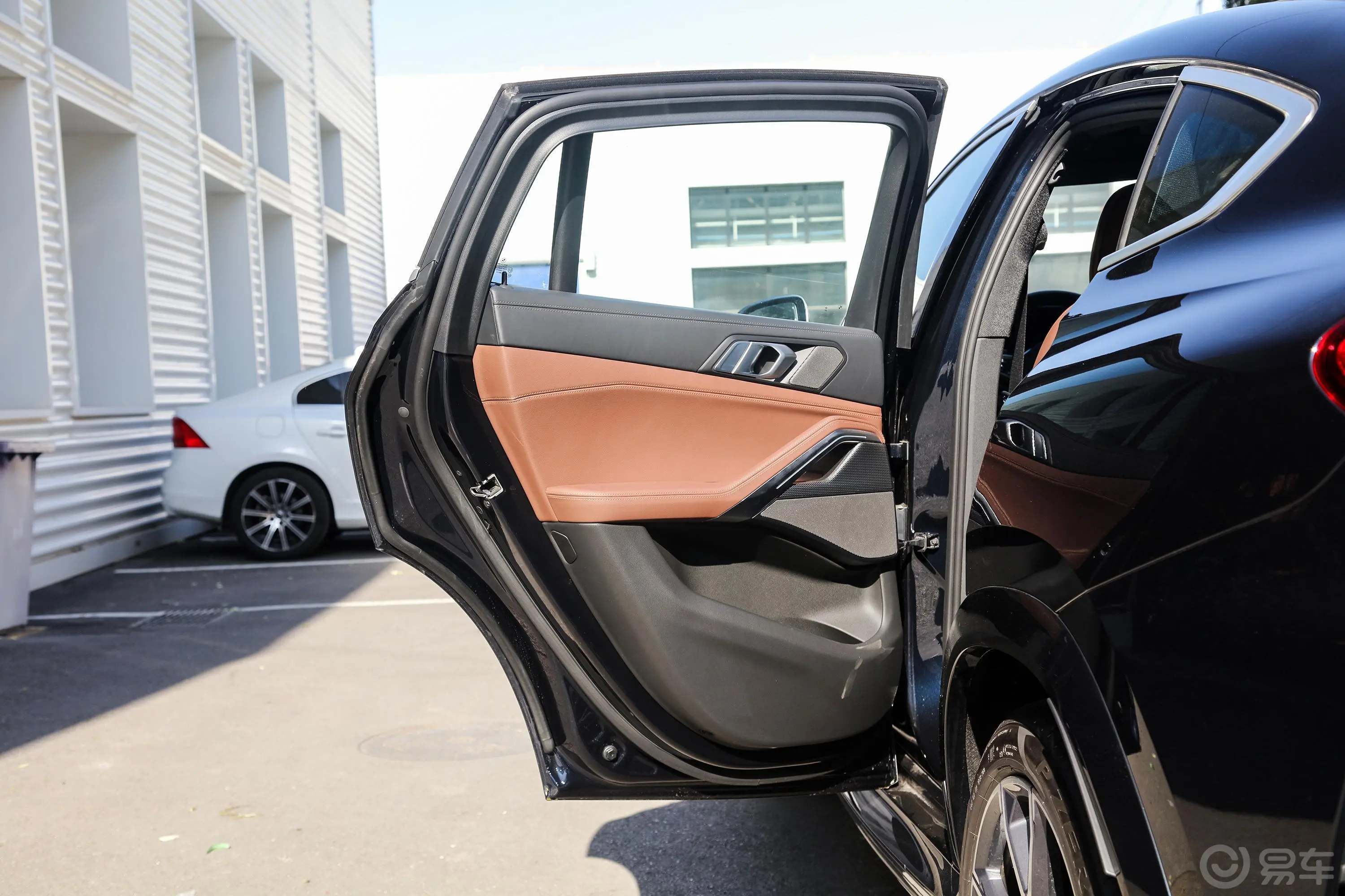 宝马X6xDrive40i 尊享型 M运动套装驾驶员侧后车门