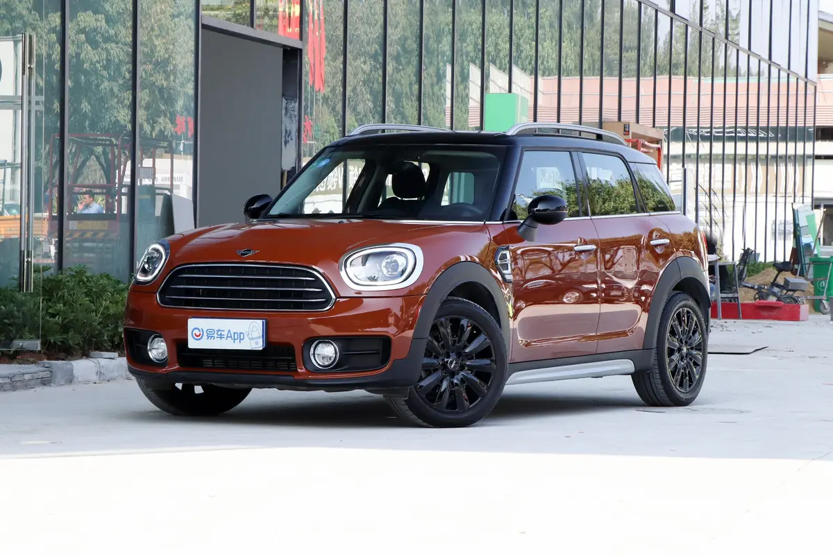 MINI COUNTRYMAN1.5T COOPER 艺术家周末旅行版侧前45度车头向左水平