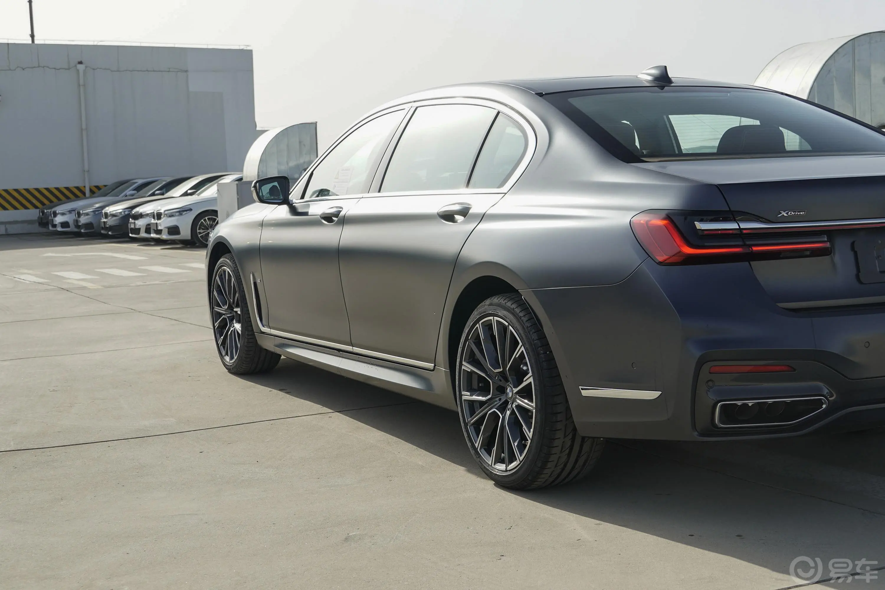 宝马7系750Li xDrive V8 M运动套装外观