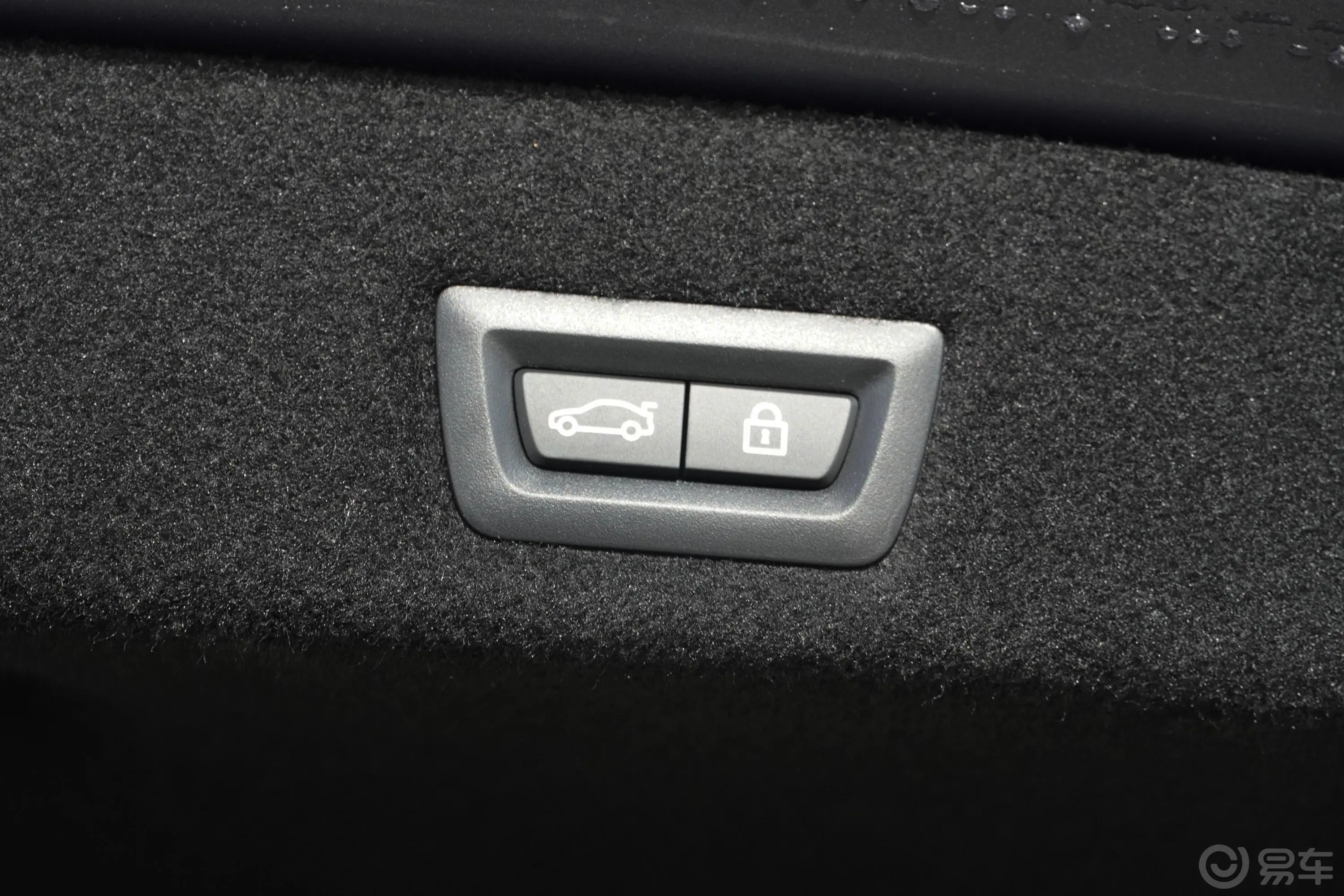宝马7系750Li xDrive V8 M运动套装电动尾门按键（手动扶手）