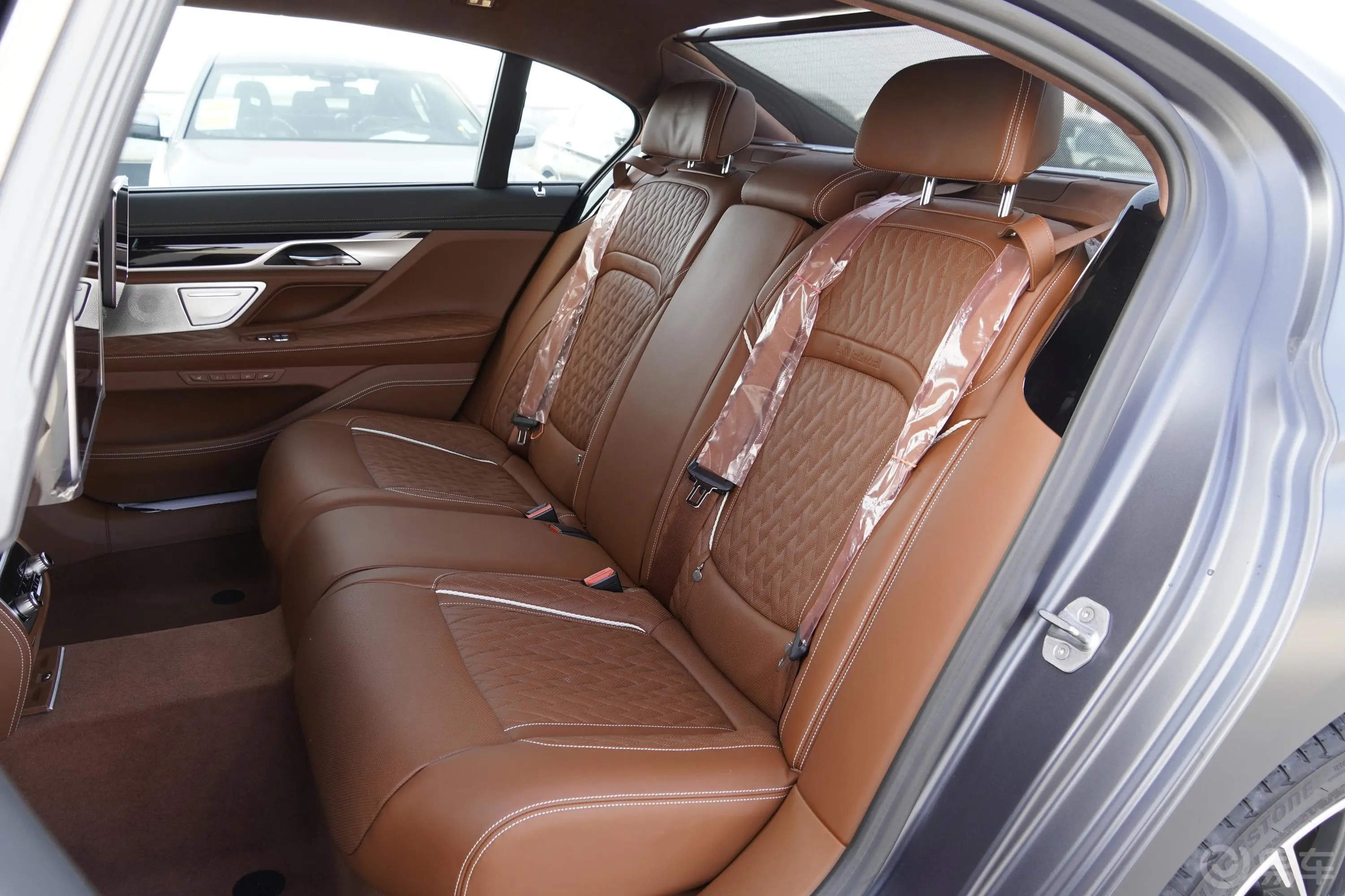 宝马7系750Li xDrive V8 M运动套装后排座椅