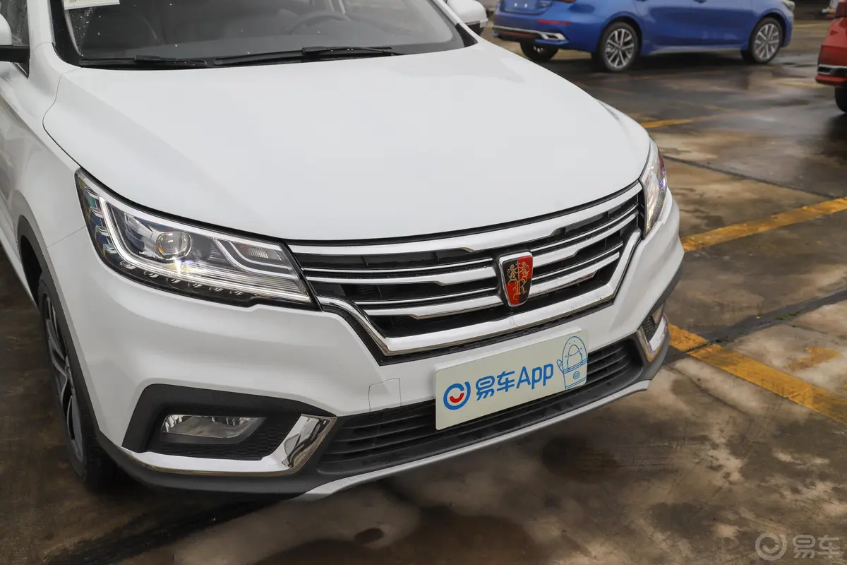 荣威RX31.6L CVT 狮王宝座互联网智享版前格栅侧俯拍