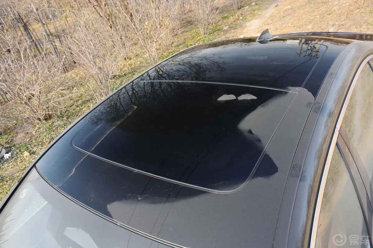 宝马7系750Li xDrive V8 豪华套装天窗