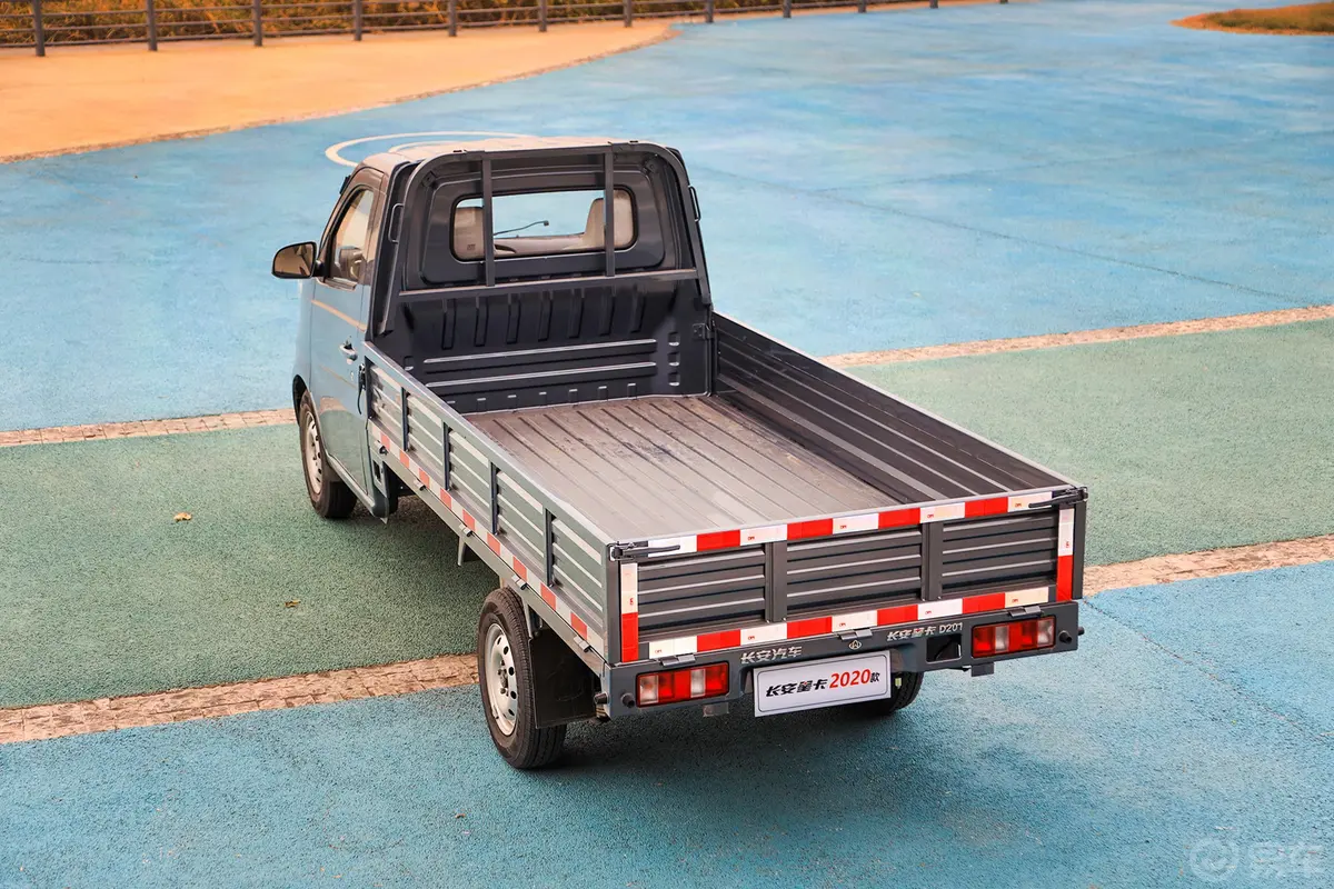 长安星卡1.5L 单排 货车基本型 国VI空间