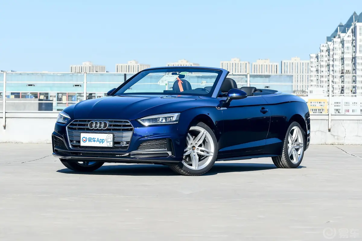 奥迪A5Cabriolet 40TFSI 时尚型 国VI侧前45度车头向左水平