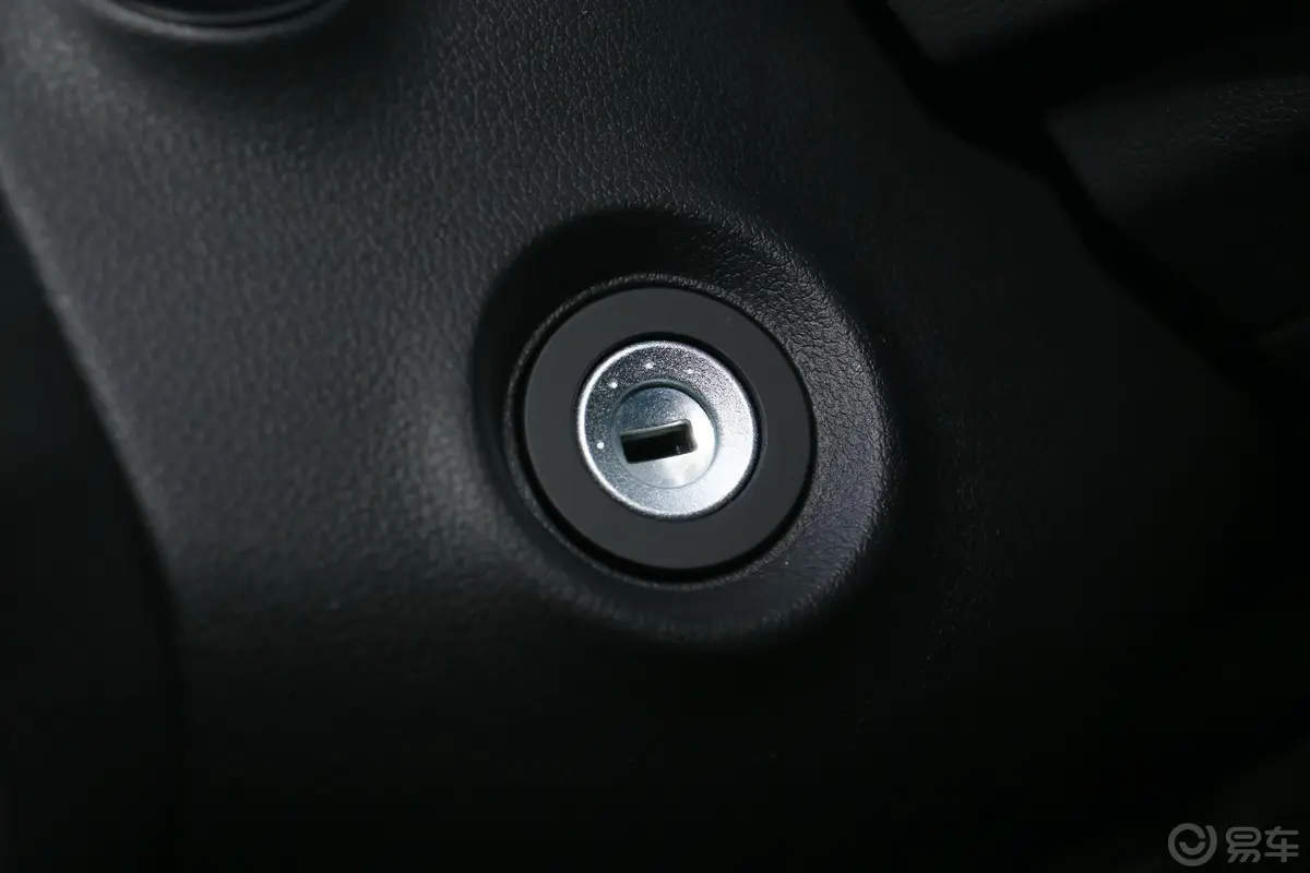 悦纳1.4L CVT 炫酷版GLS钥匙孔或一键启动按键
