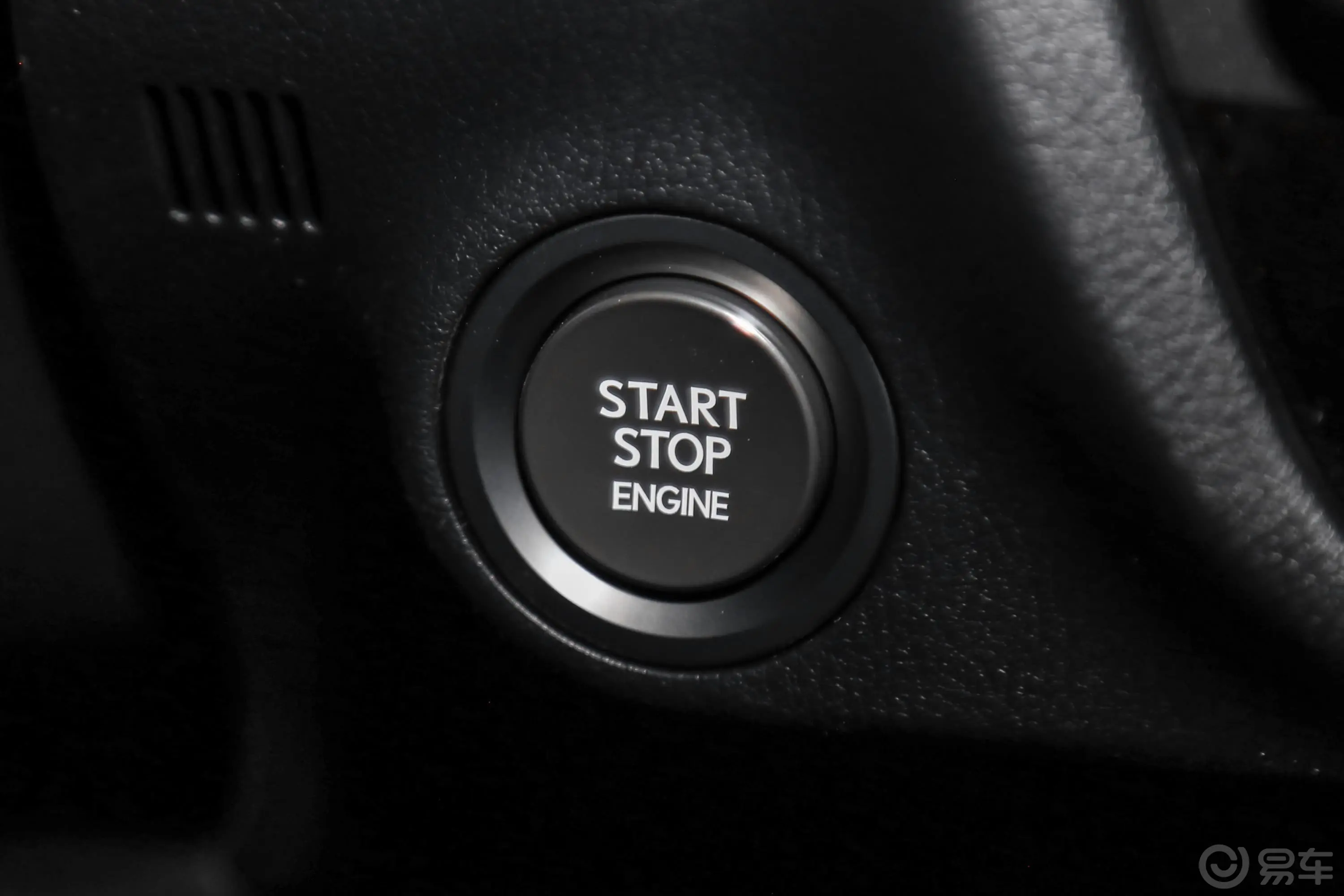 雷克萨斯RX300 豪华版 国VI钥匙孔或一键启动按键