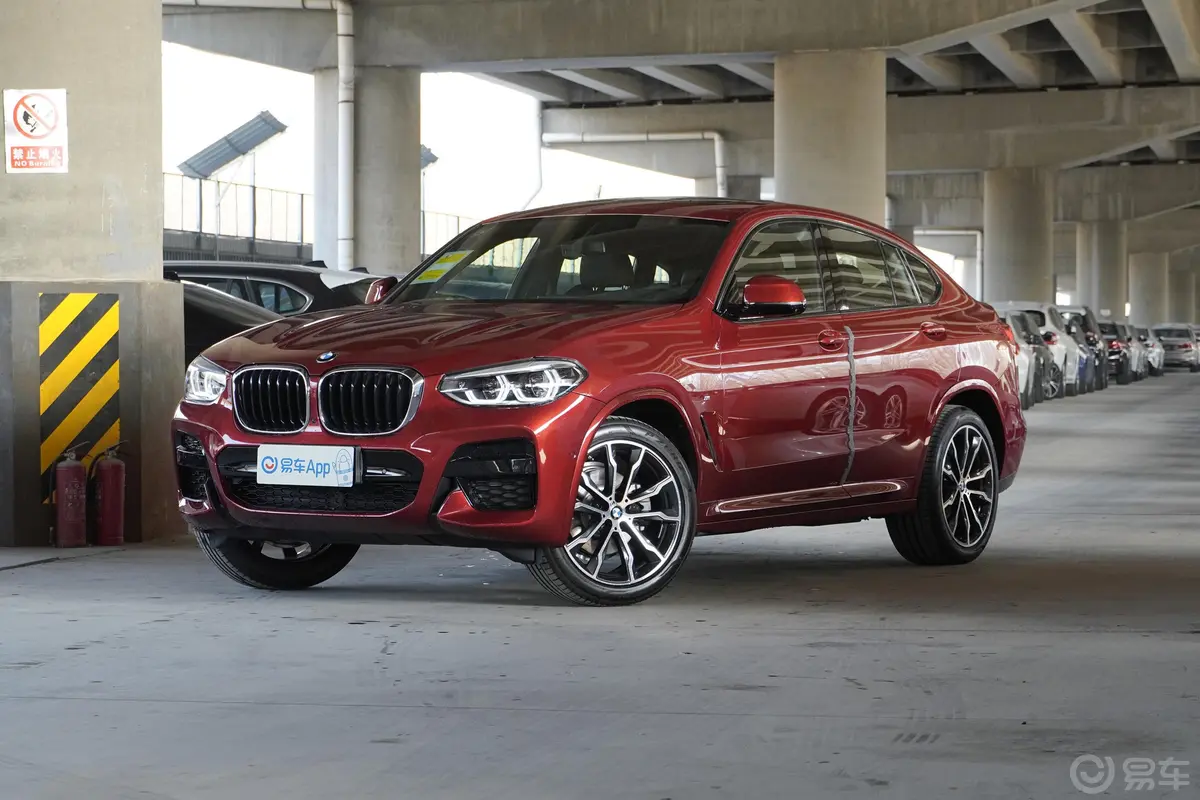 宝马X4xDrive30i M运动套装侧前45度车头向左水平