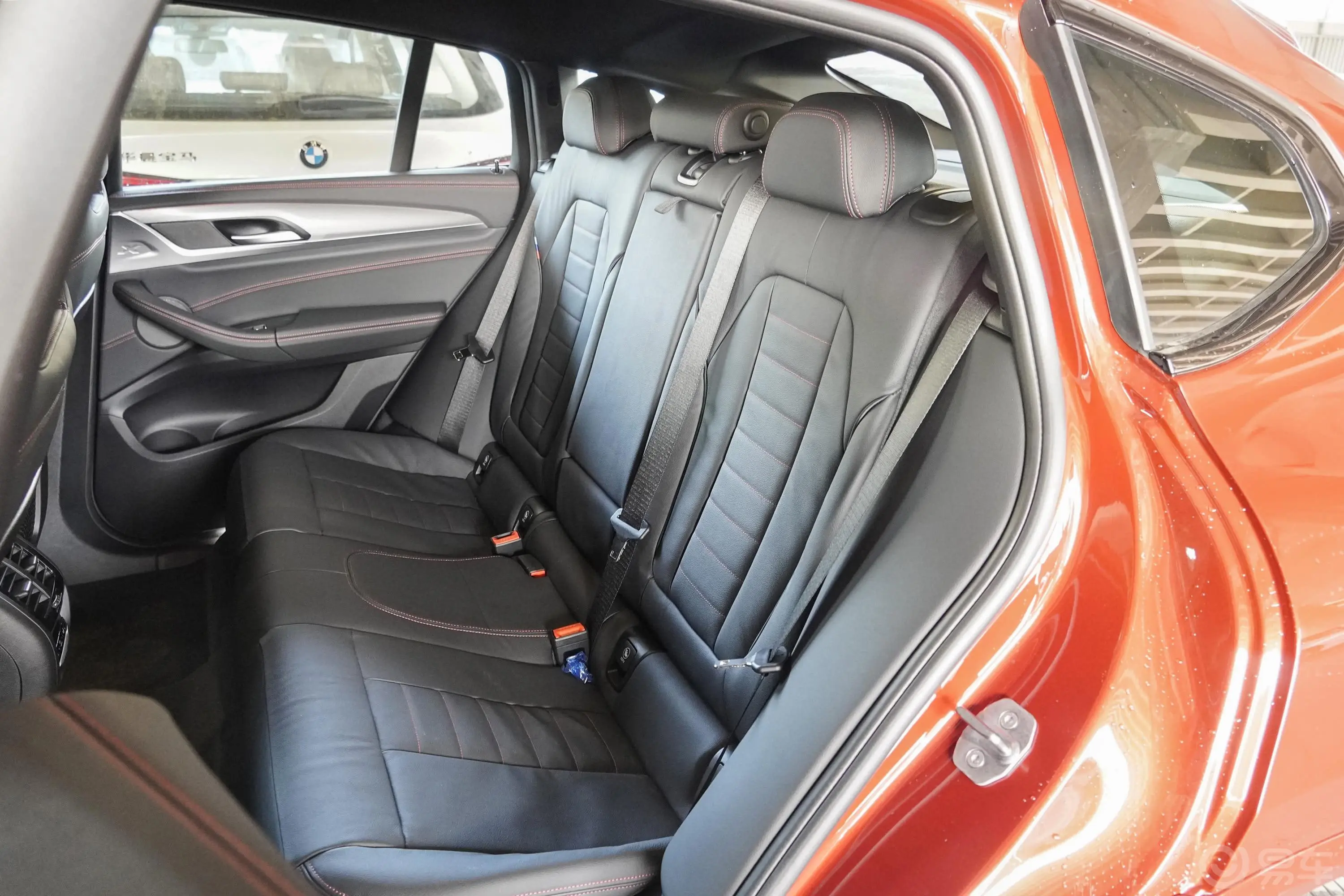 宝马X4xDrive30i M运动套装后排座椅