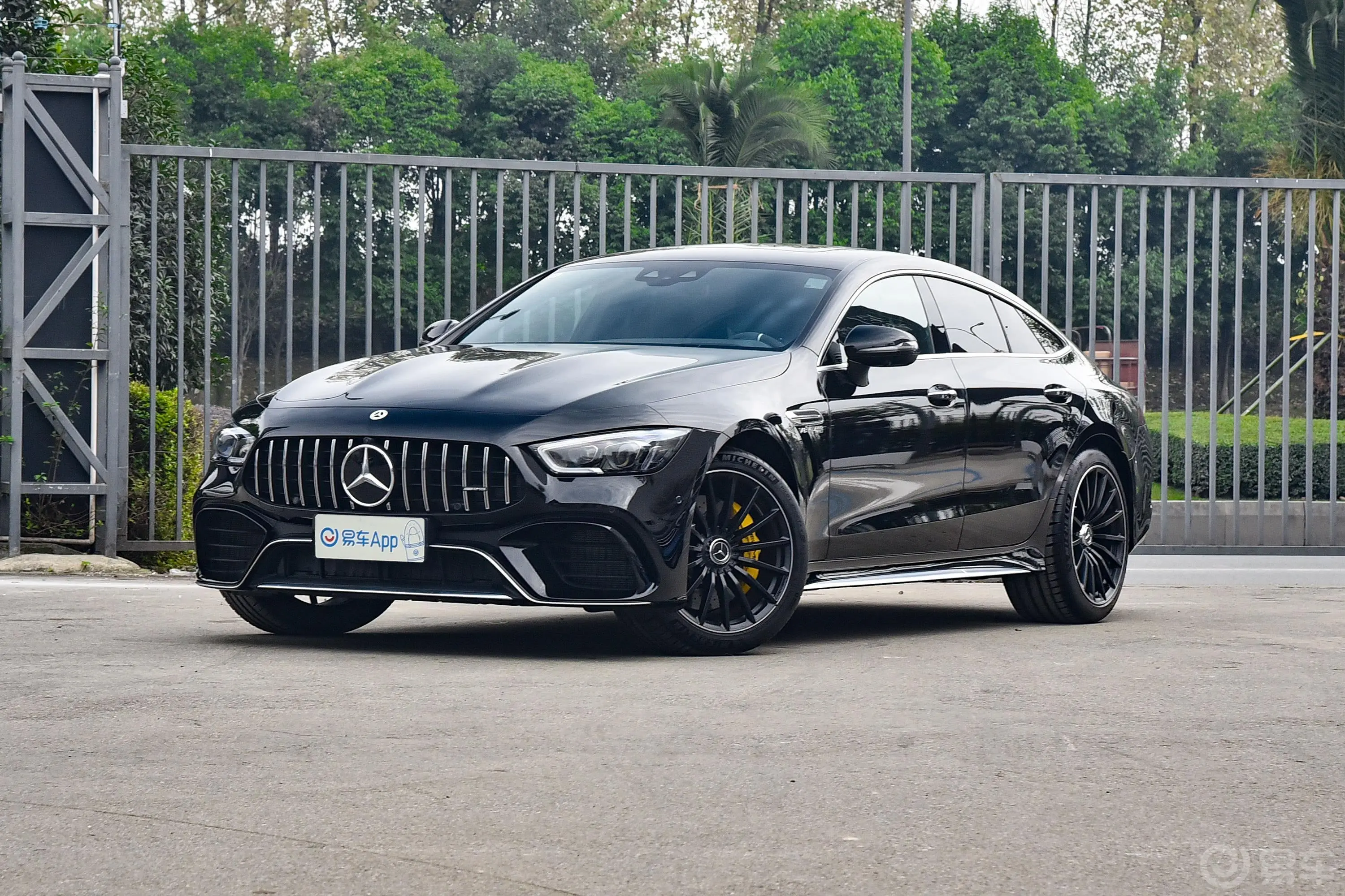 奔驰GT AMGAMG GT 63 S 4MATIC+ 四门跑车侧前45度车头向左水平