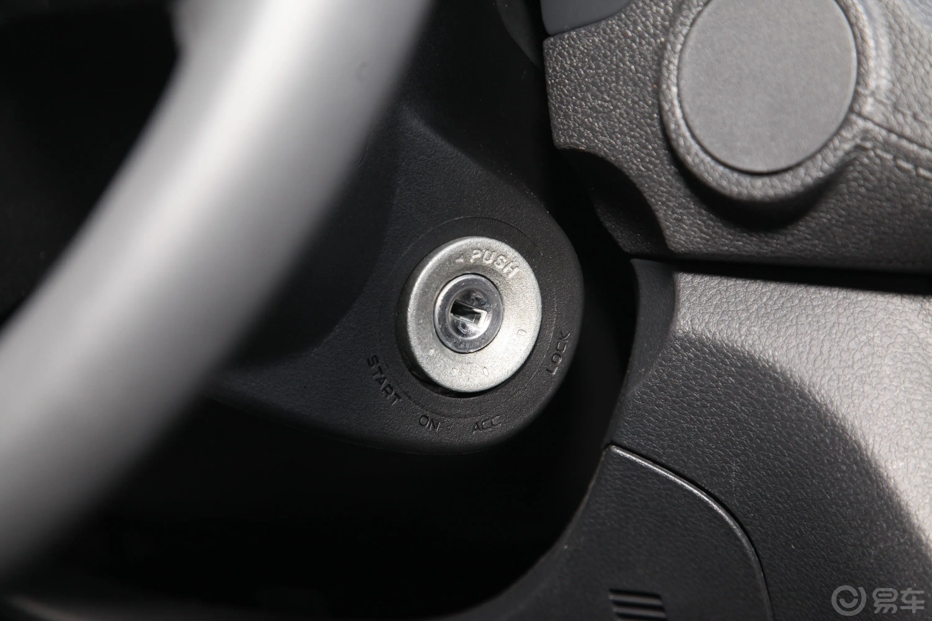 瑞迈S加长版 2.5T 手动 两驱 领航版 柴油 国VI钥匙孔或一键启动按键
