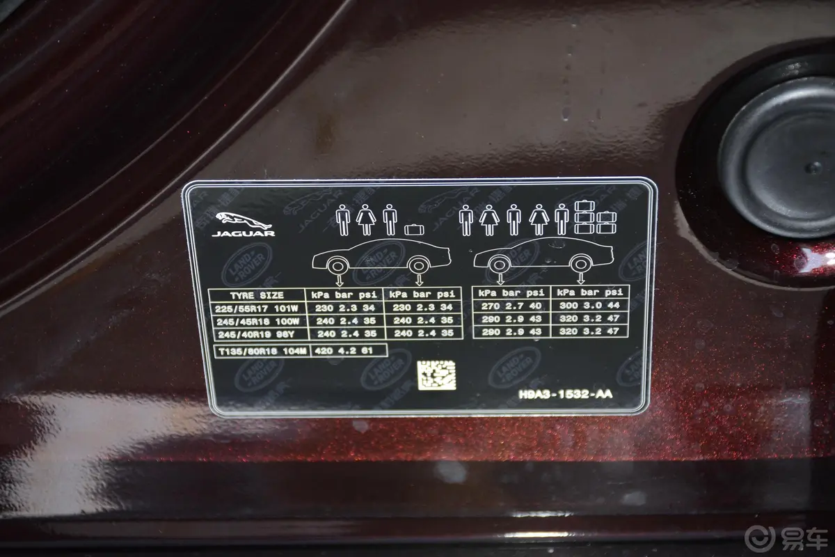 捷豹XFL2.0T P250 四驱 尊享版胎压信息铭牌